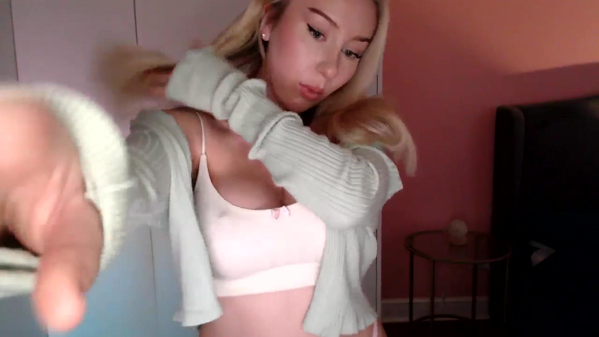 Gallery image thumbnail from PetiteAvax's myfreecams stream on, 12/01/2024, 16:38 image 7 of 20