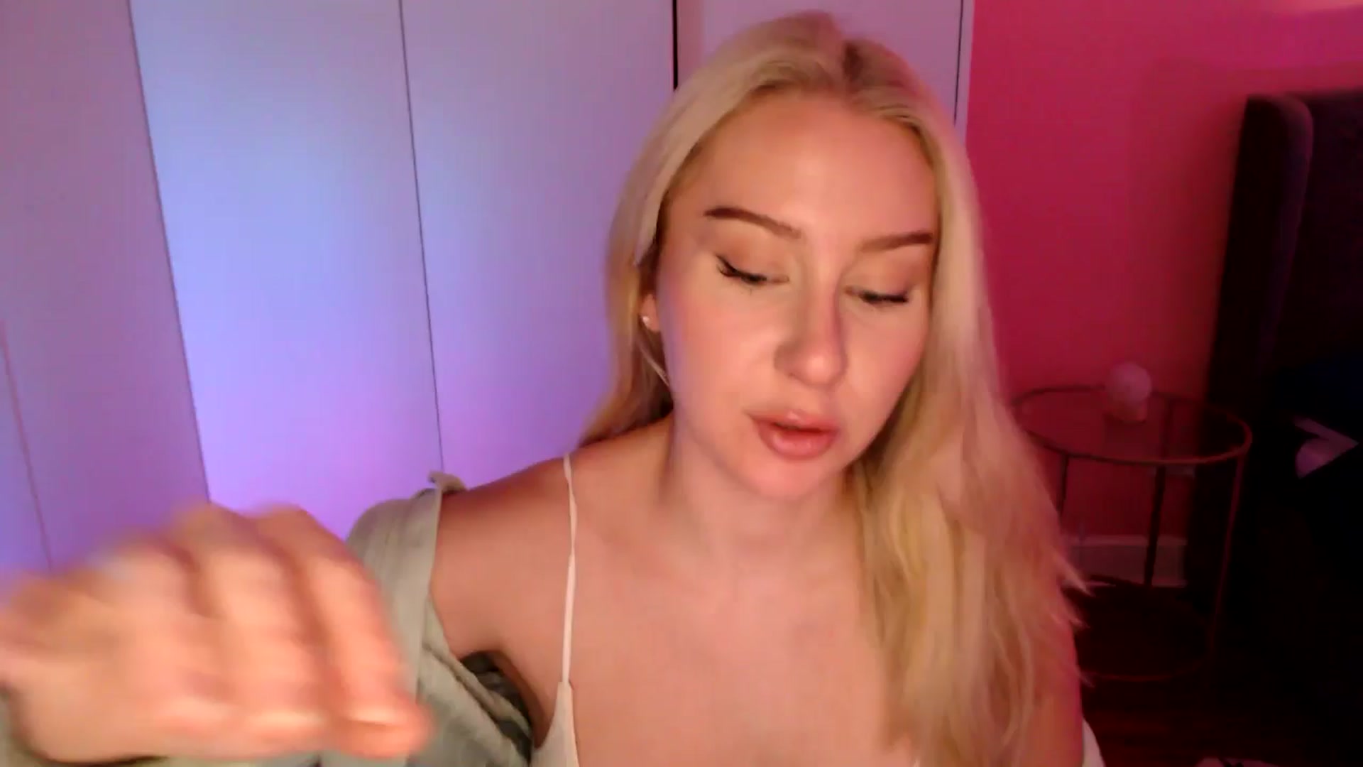 Gallery image thumbnail from PetiteAvax's myfreecams stream on, 12/01/2024, 19:19 image 12 of 20