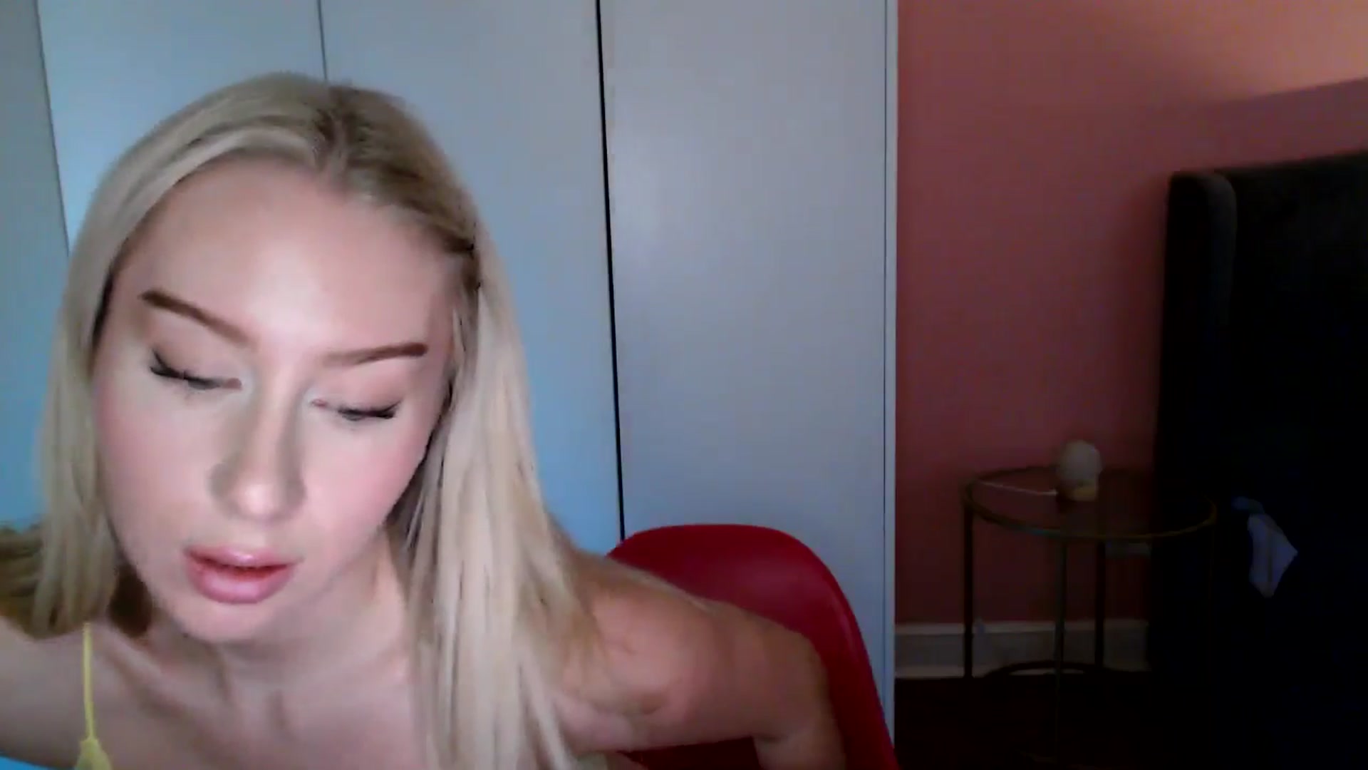 Gallery image thumbnail from PetiteAvax's myfreecams stream on, 12/03/2024, 18:58 image 19 of 20