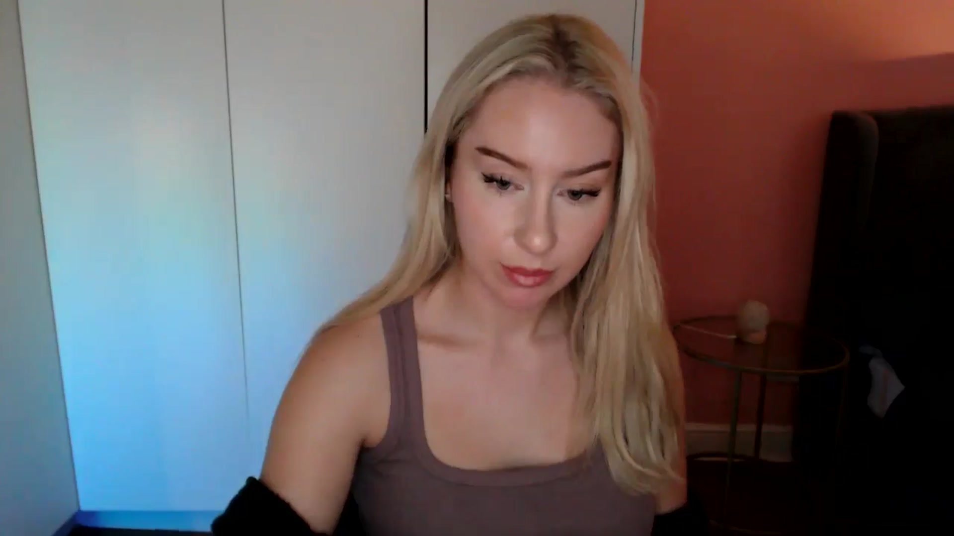 Gallery image thumbnail from PetiteAvax's myfreecams stream on, 12/03/2024, 20:07 image 7 of 20