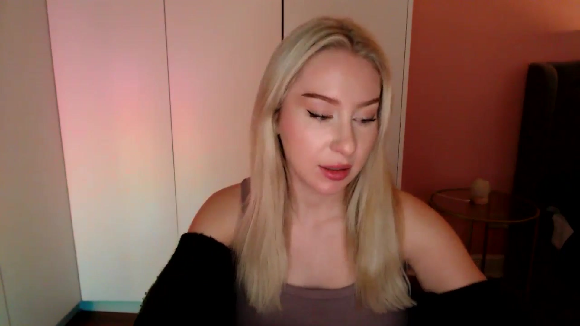 Gallery image thumbnail from PetiteAvax's myfreecams stream on, 12/03/2024, 20:07 image 16 of 20