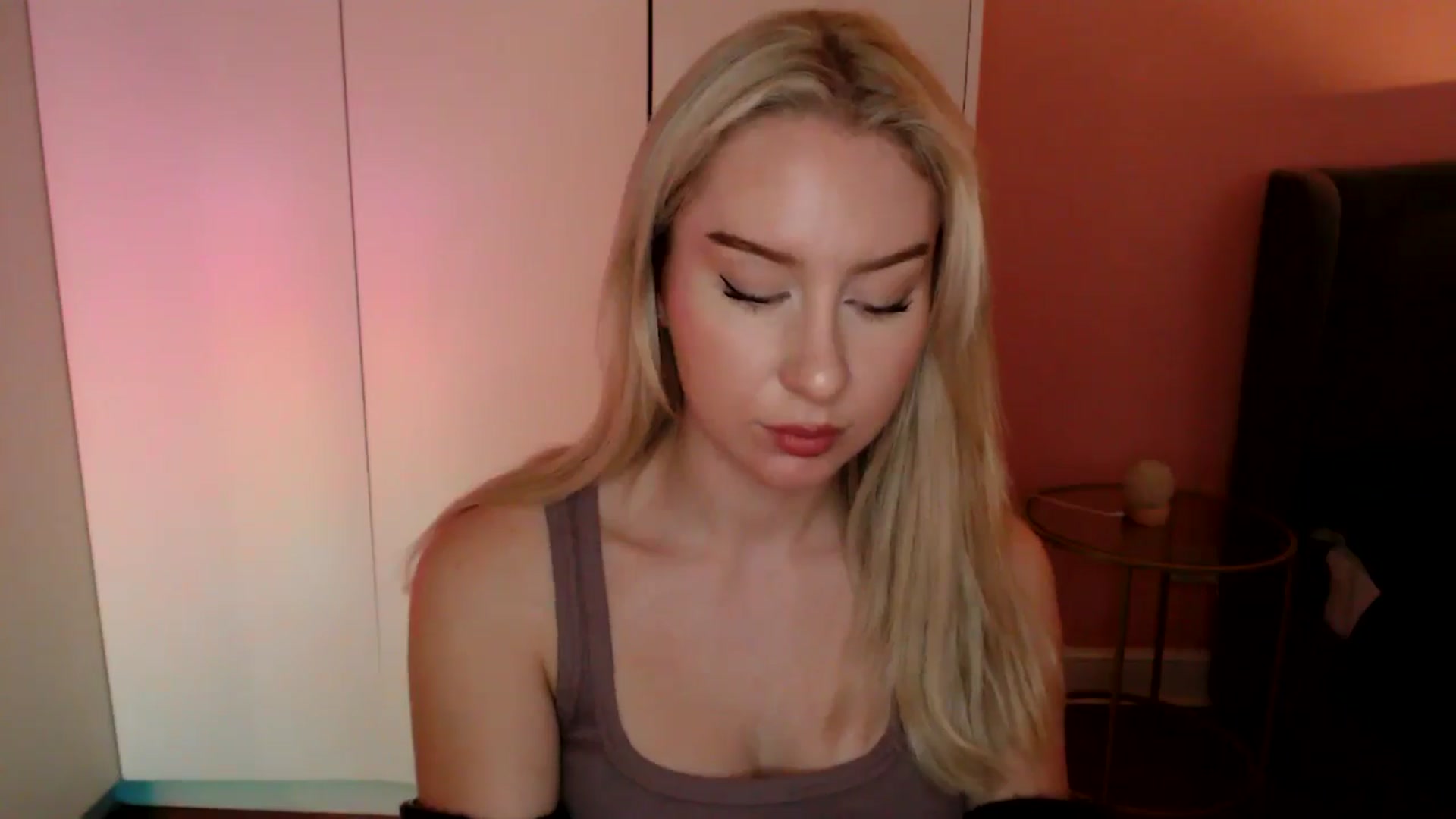 Gallery image thumbnail from PetiteAvax's myfreecams stream on, 12/03/2024, 20:07 image 8 of 20