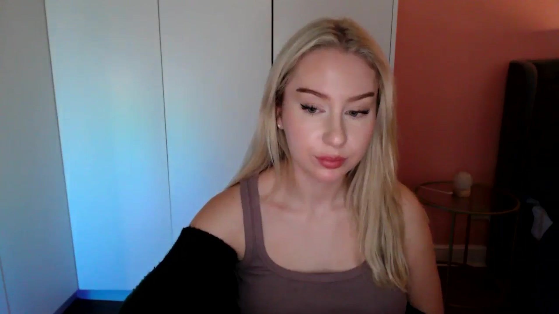 Gallery image thumbnail from PetiteAvax's myfreecams stream on, 12/03/2024, 20:07 image 15 of 20