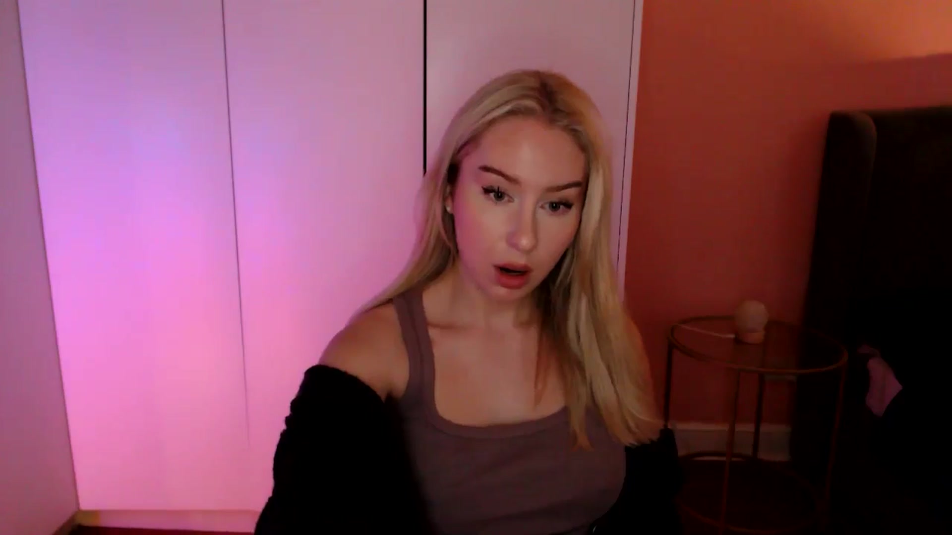 Gallery image thumbnail from PetiteAvax's myfreecams stream on, 12/03/2024, 20:07 image 5 of 20