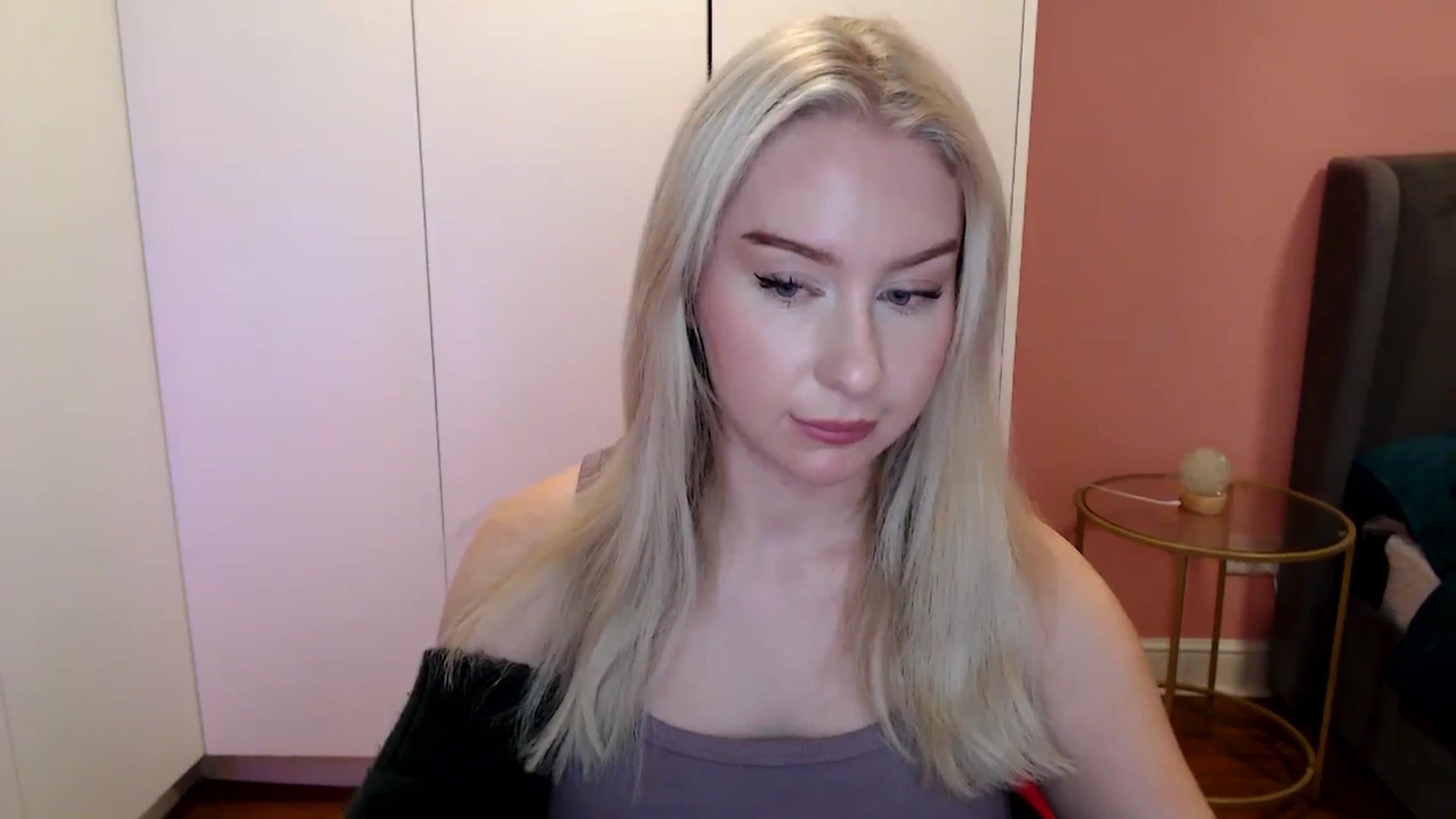Gallery image thumbnail from PetiteAvax's myfreecams stream on, 12/03/2024, 20:07 image 17 of 20