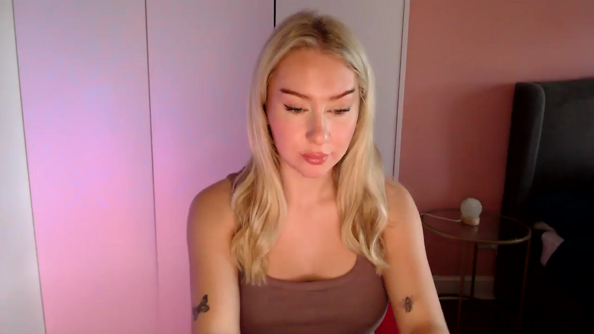 Gallery image thumbnail from PetiteAvax's myfreecams stream on, 12/04/2024, 09:55 image 3 of 20