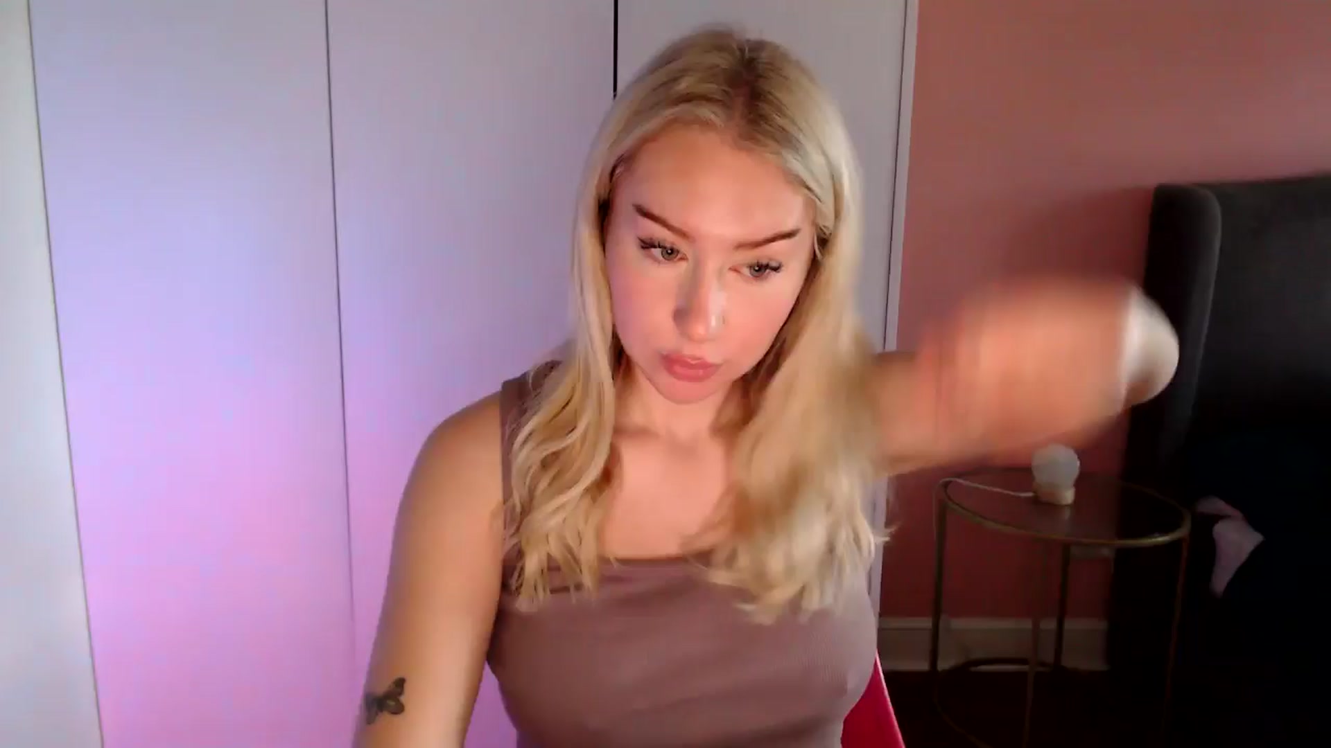 Gallery image thumbnail from PetiteAvax's myfreecams stream on, 12/04/2024, 09:55 image 2 of 20
