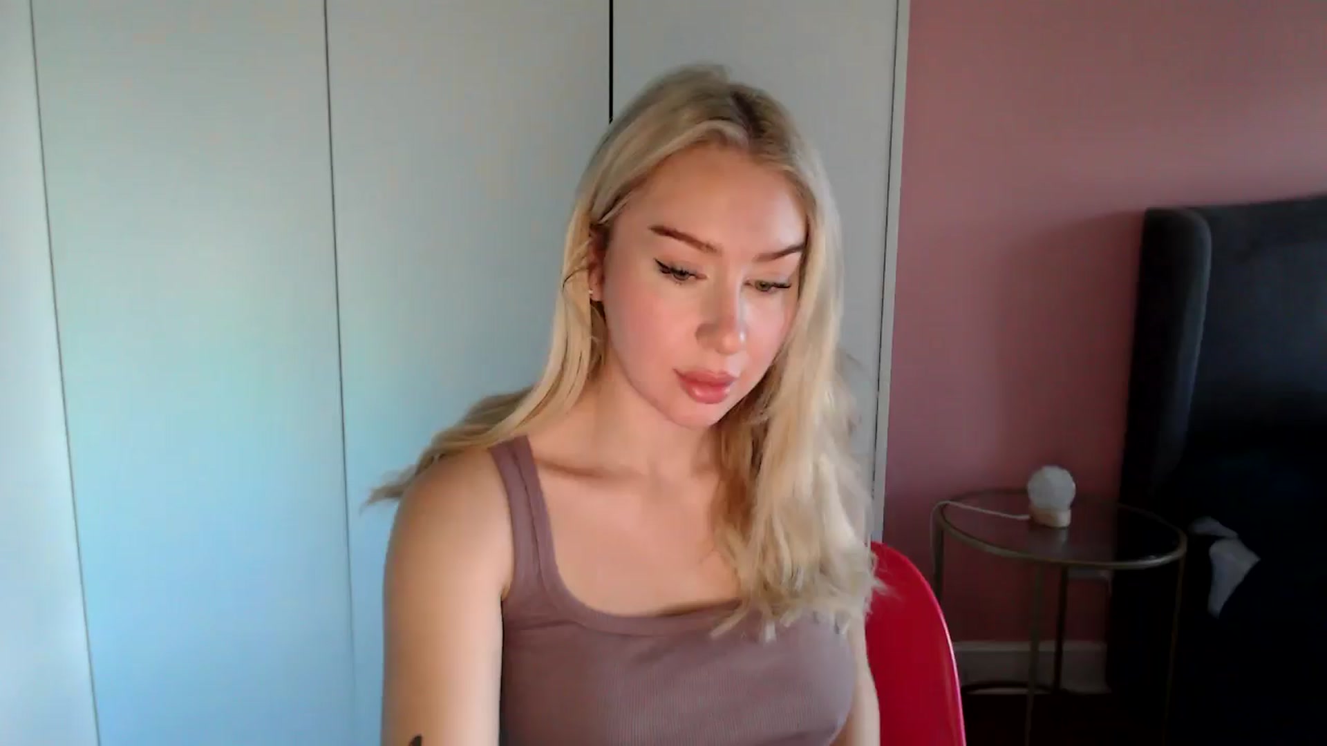 Gallery image thumbnail from PetiteAvax's myfreecams stream on, 12/04/2024, 09:55 image 9 of 20