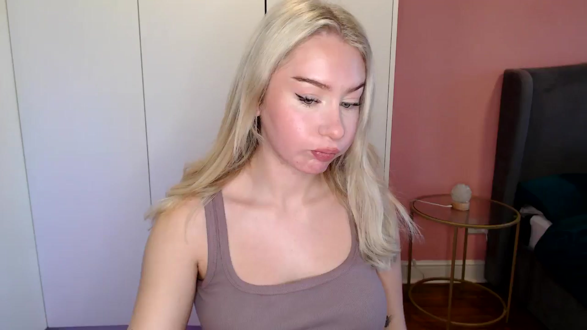 Gallery image thumbnail from PetiteAvax's myfreecams stream on, 12/04/2024, 09:55 image 11 of 20