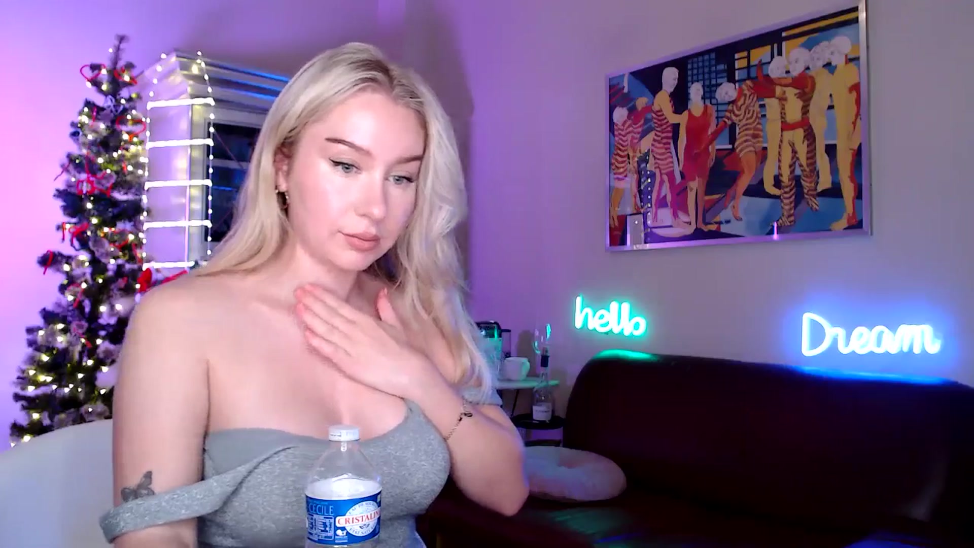 Gallery image thumbnail from PetiteAvax's myfreecams stream on, 12/06/2024, 20:52 image 10 of 20