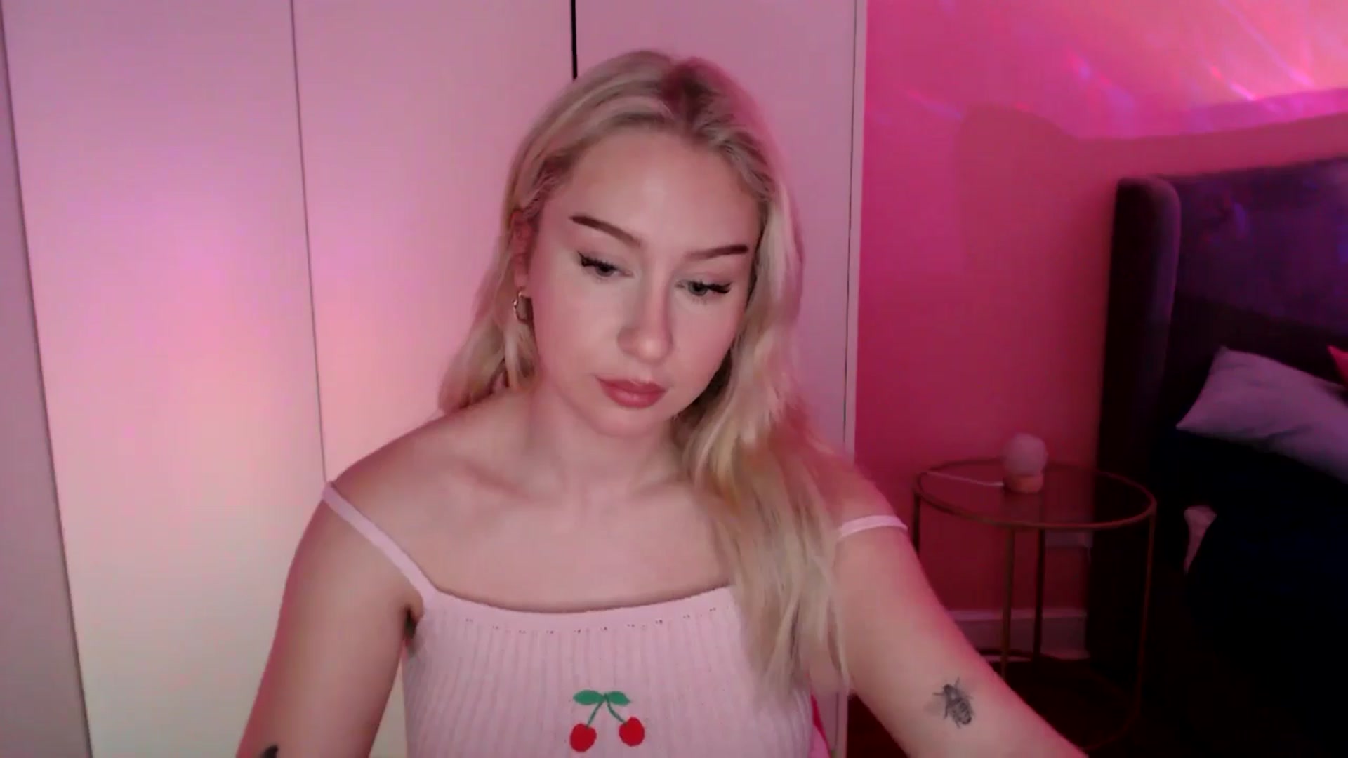 Gallery image thumbnail from PetiteAvax's myfreecams stream on, 12/11/2024, 20:40 image 4 of 20