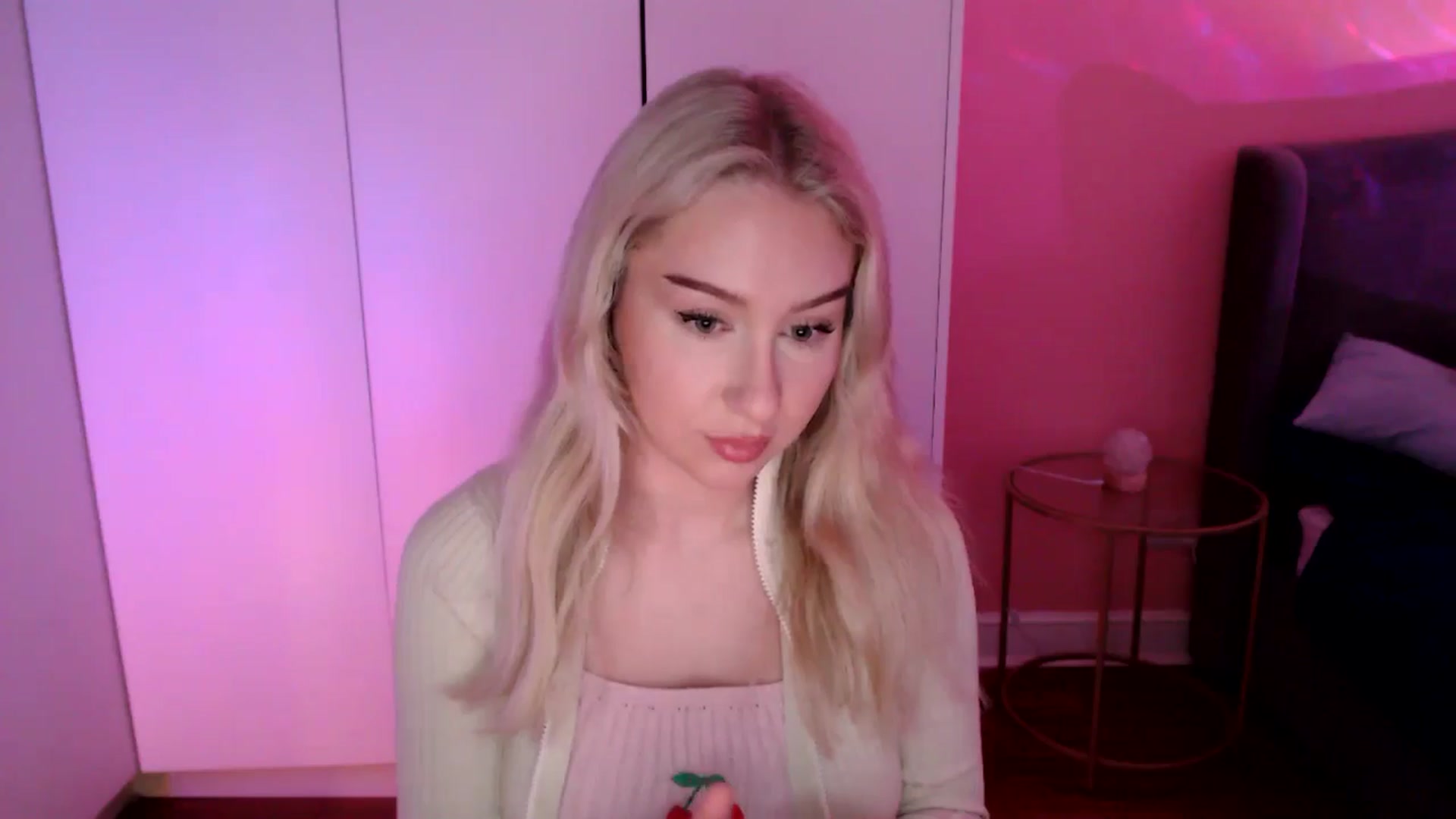 Gallery image thumbnail from PetiteAvax's myfreecams stream on, 12/11/2024, 20:40 image 6 of 20
