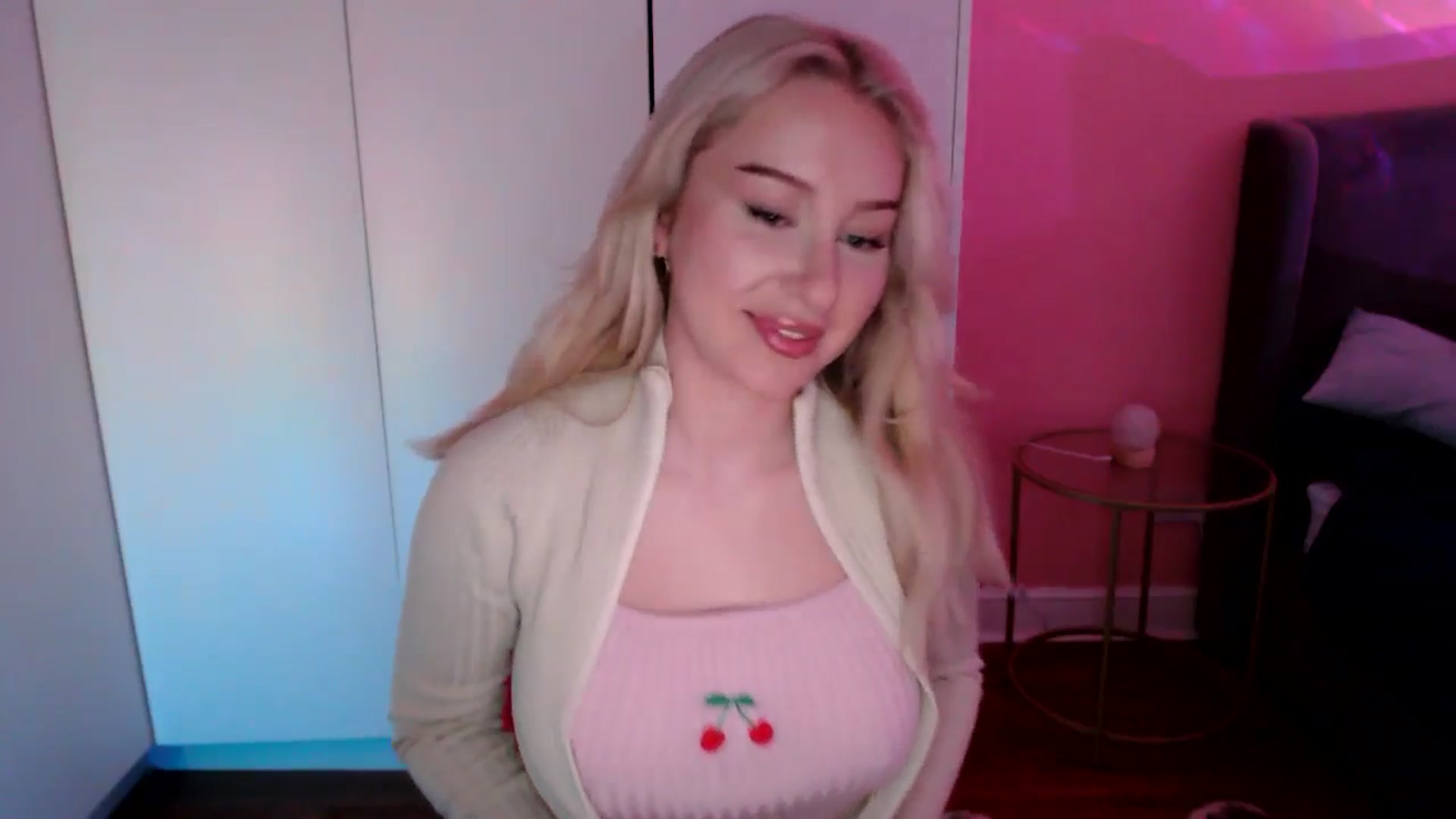 Gallery image thumbnail from PetiteAvax's myfreecams stream on, 12/11/2024, 20:40 image 7 of 20