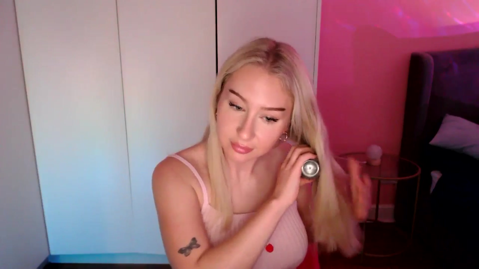 Gallery image thumbnail from PetiteAvax's myfreecams stream on, 12/11/2024, 20:40 image 20 of 20