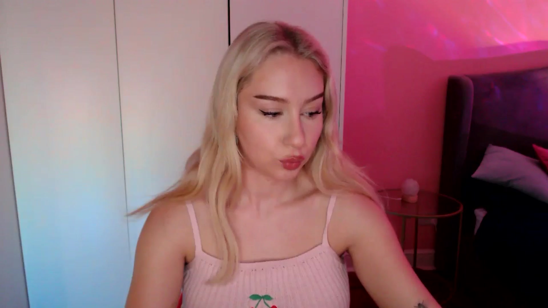 Gallery image thumbnail from PetiteAvax's myfreecams stream on, 12/11/2024, 20:40 image 2 of 20