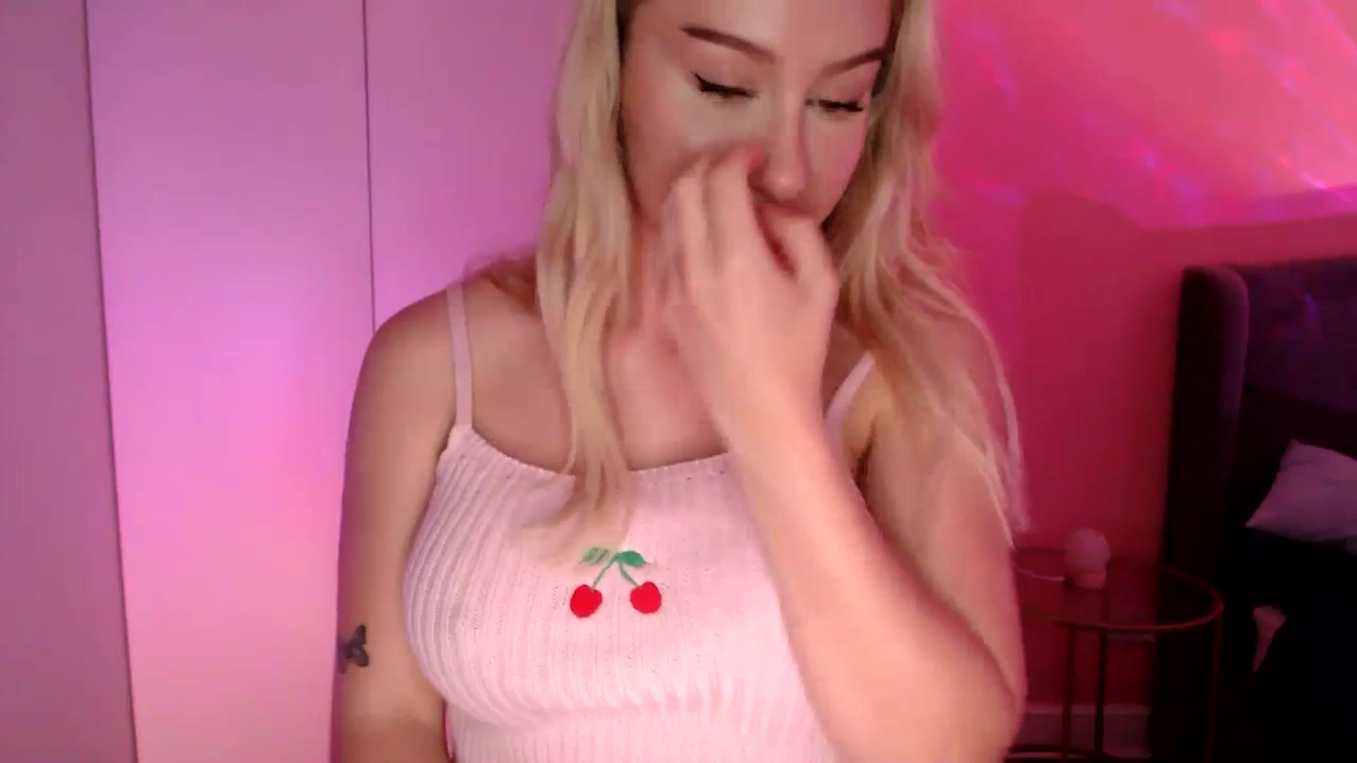 Gallery image thumbnail from PetiteAvax's myfreecams stream on, 12/11/2024, 20:40 image 14 of 20