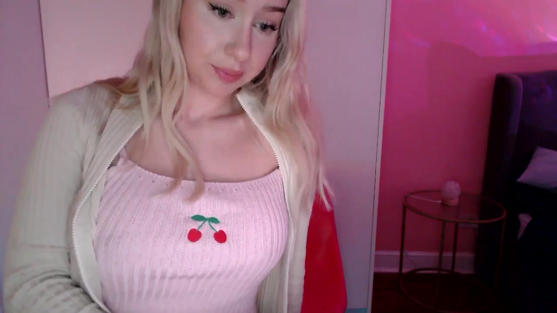 Gallery image thumbnail from PetiteAvax's myfreecams stream on, 12/11/2024, 20:40 image 12 of 20