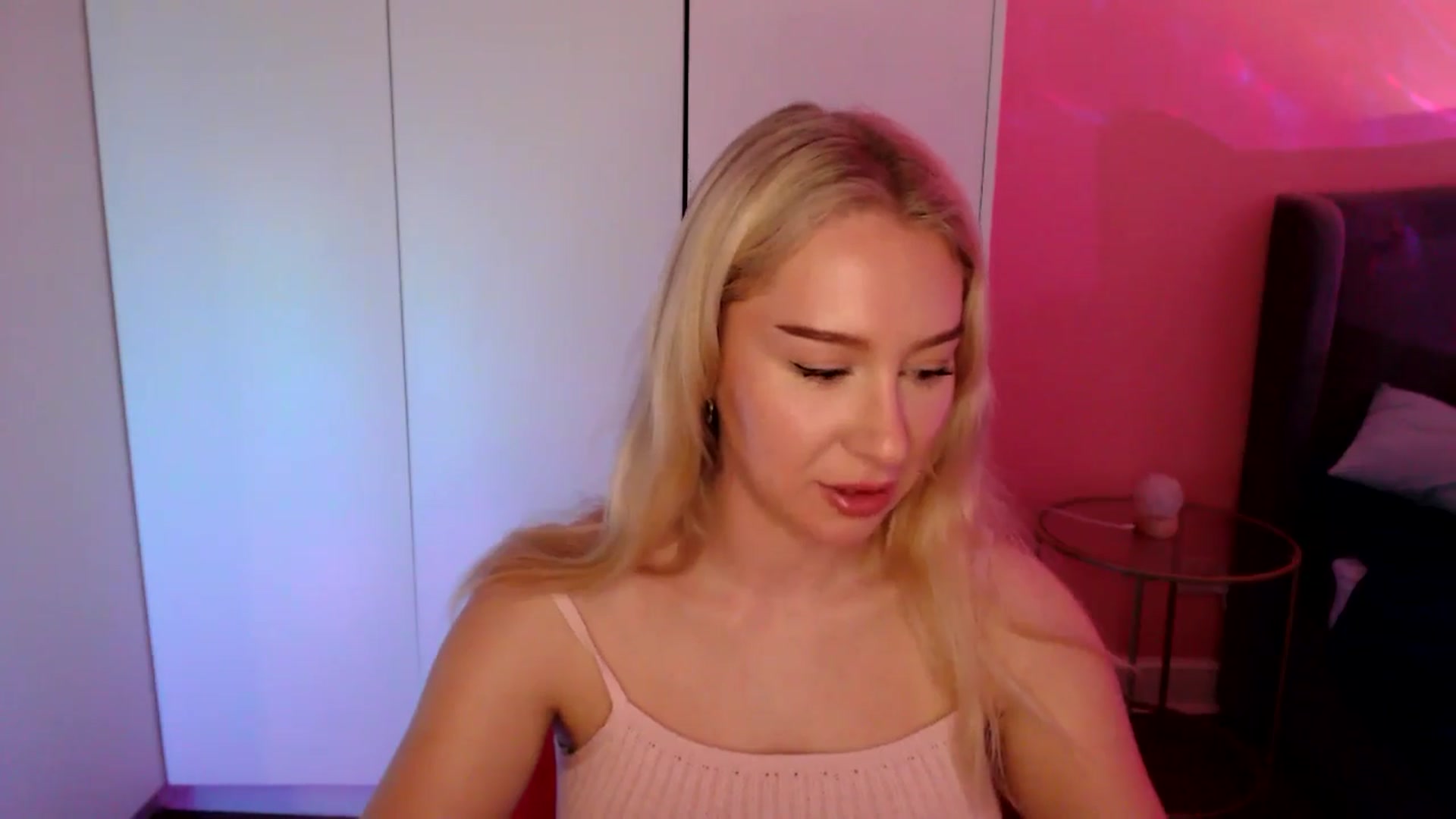 Gallery image thumbnail from PetiteAvax's myfreecams stream on, 12/11/2024, 20:40 image 18 of 20