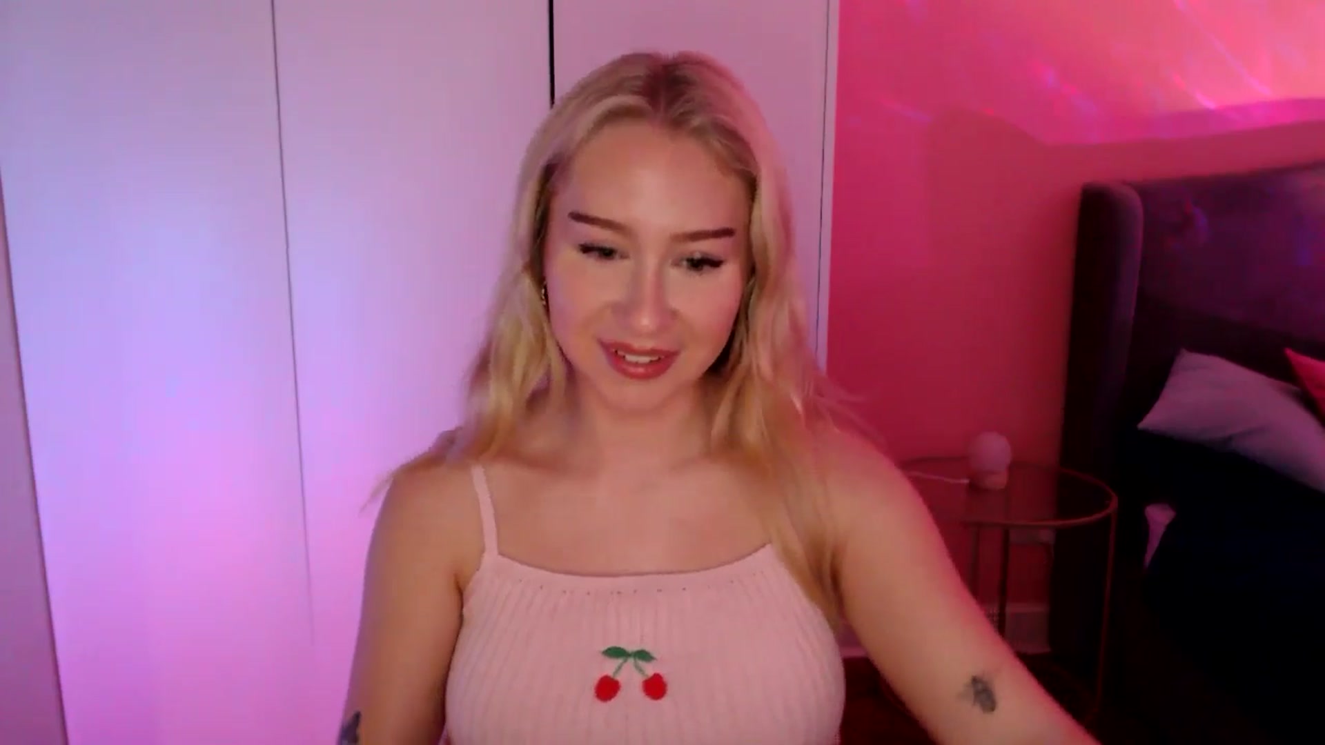 Gallery image thumbnail from PetiteAvax's myfreecams stream on, 12/11/2024, 20:40 image 3 of 20