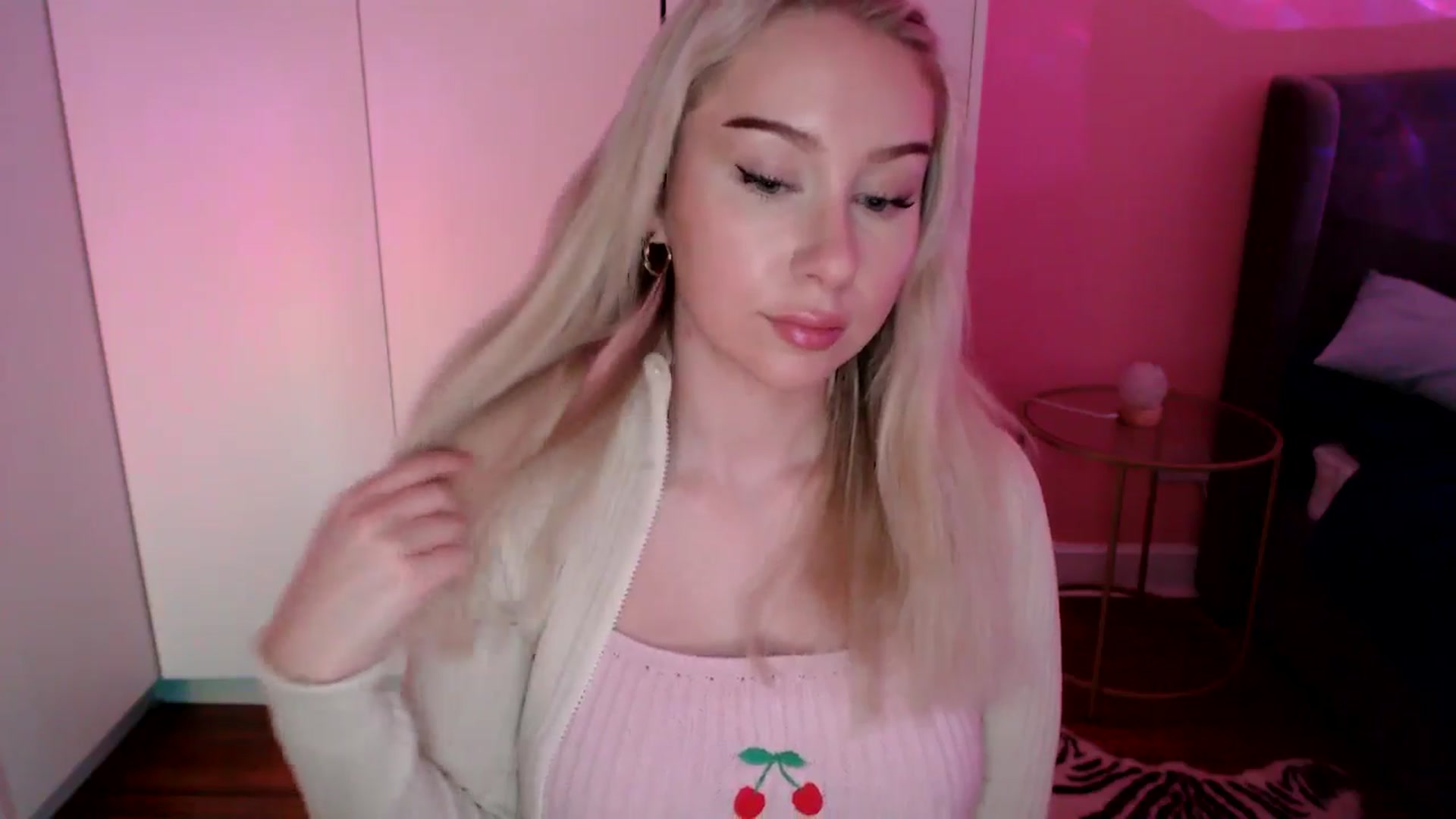 Gallery image thumbnail from PetiteAvax's myfreecams stream on, 12/11/2024, 21:46 image 18 of 20