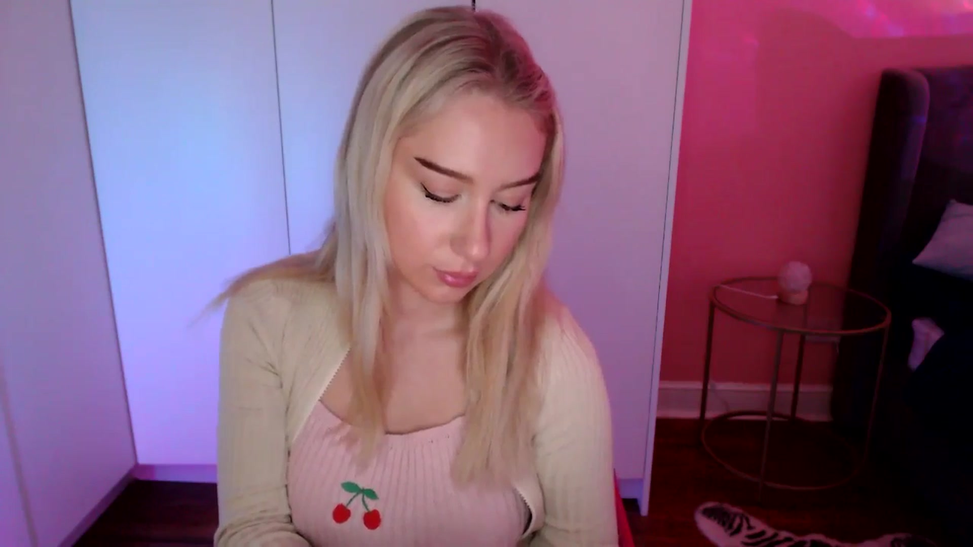 Gallery image thumbnail from PetiteAvax's myfreecams stream on, 12/11/2024, 21:46 image 6 of 20