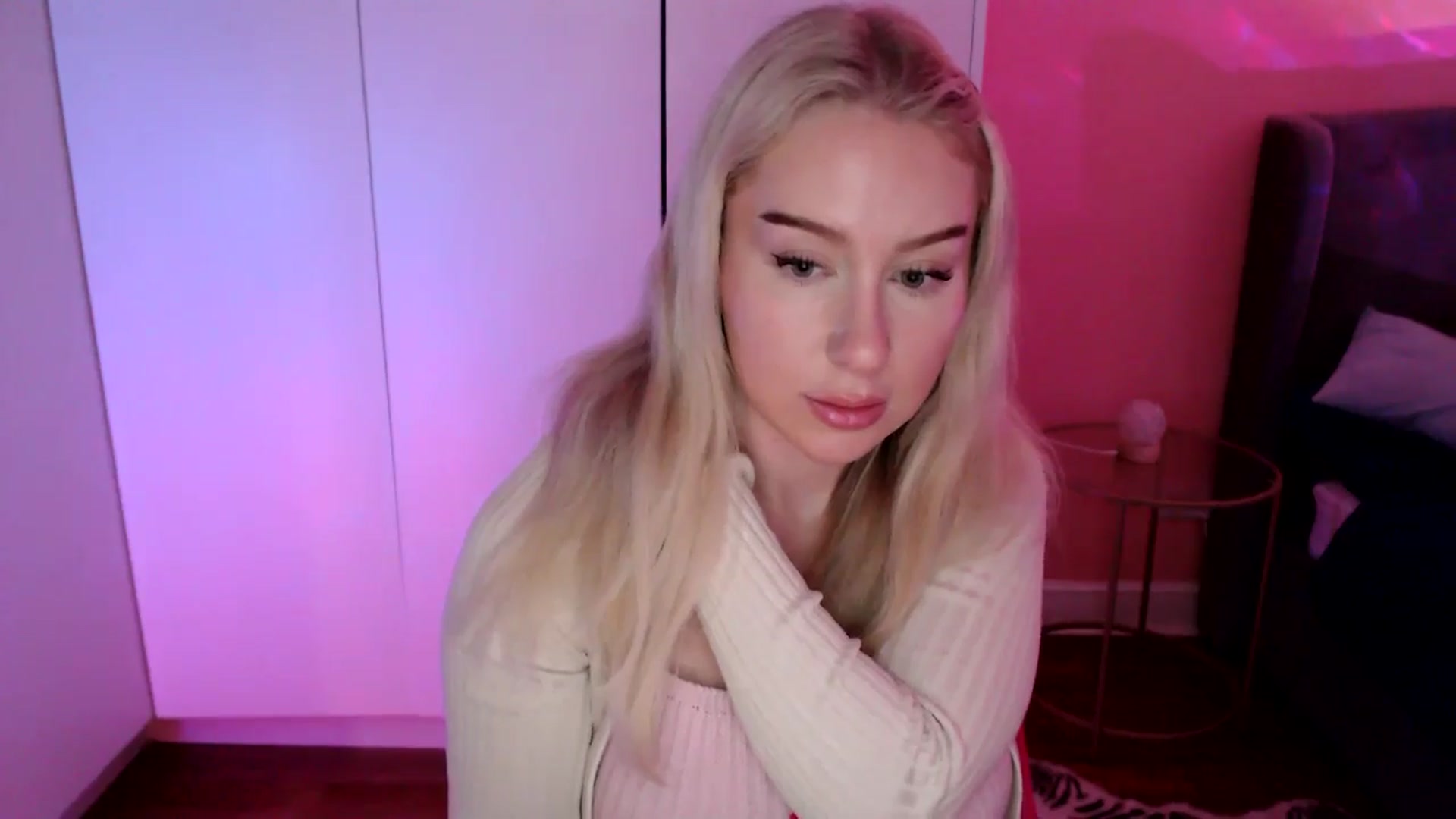 Gallery image thumbnail from PetiteAvax's myfreecams stream on, 12/11/2024, 21:46 image 19 of 20