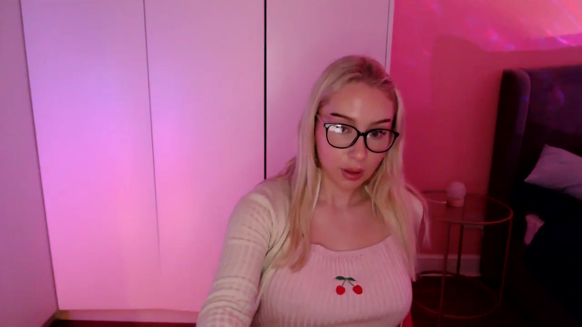 Gallery image thumbnail from PetiteAvax's myfreecams stream on, 12/11/2024, 21:46 image 16 of 20