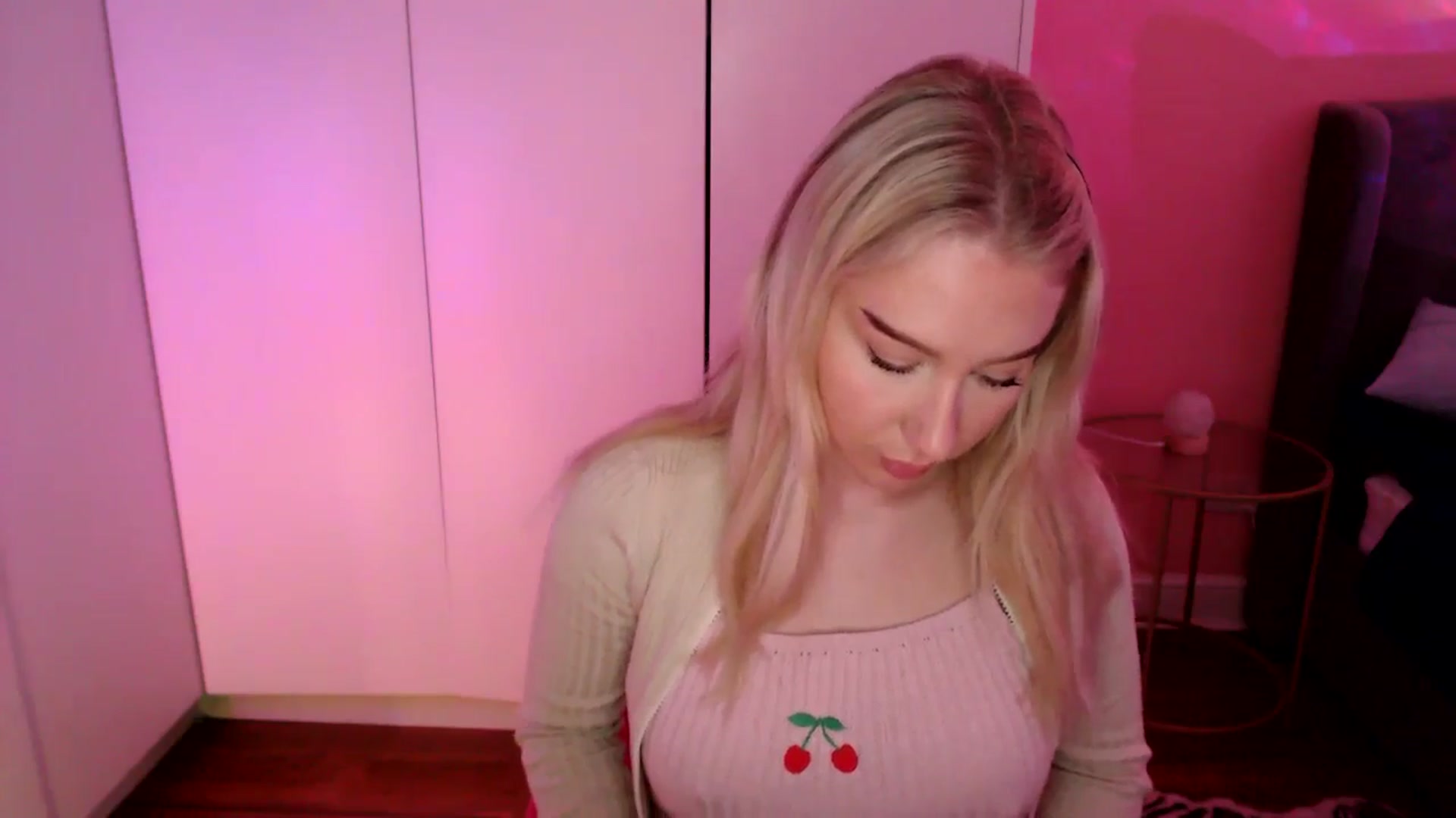 Gallery image thumbnail from PetiteAvax's myfreecams stream on, 12/11/2024, 21:46 image 5 of 20