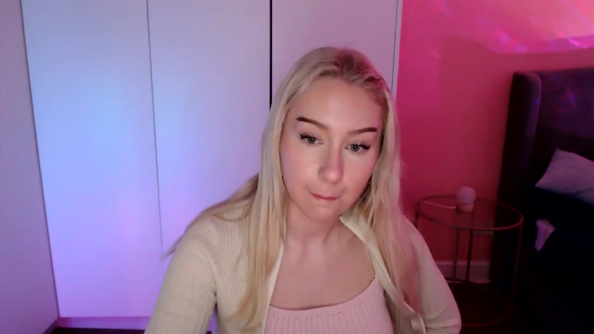 Gallery image thumbnail from PetiteAvax's myfreecams stream on, 12/11/2024, 21:46 image 14 of 20