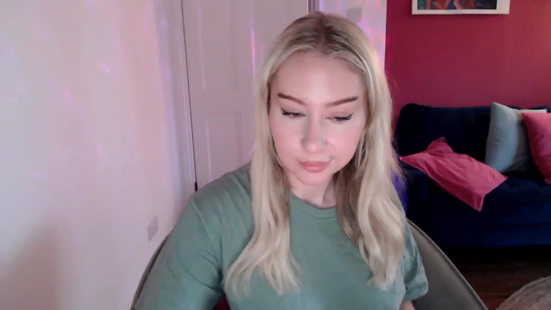 Gallery image thumbnail from PetiteAvax's myfreecams stream on, 12/12/2024, 10:15 image 12 of 20
