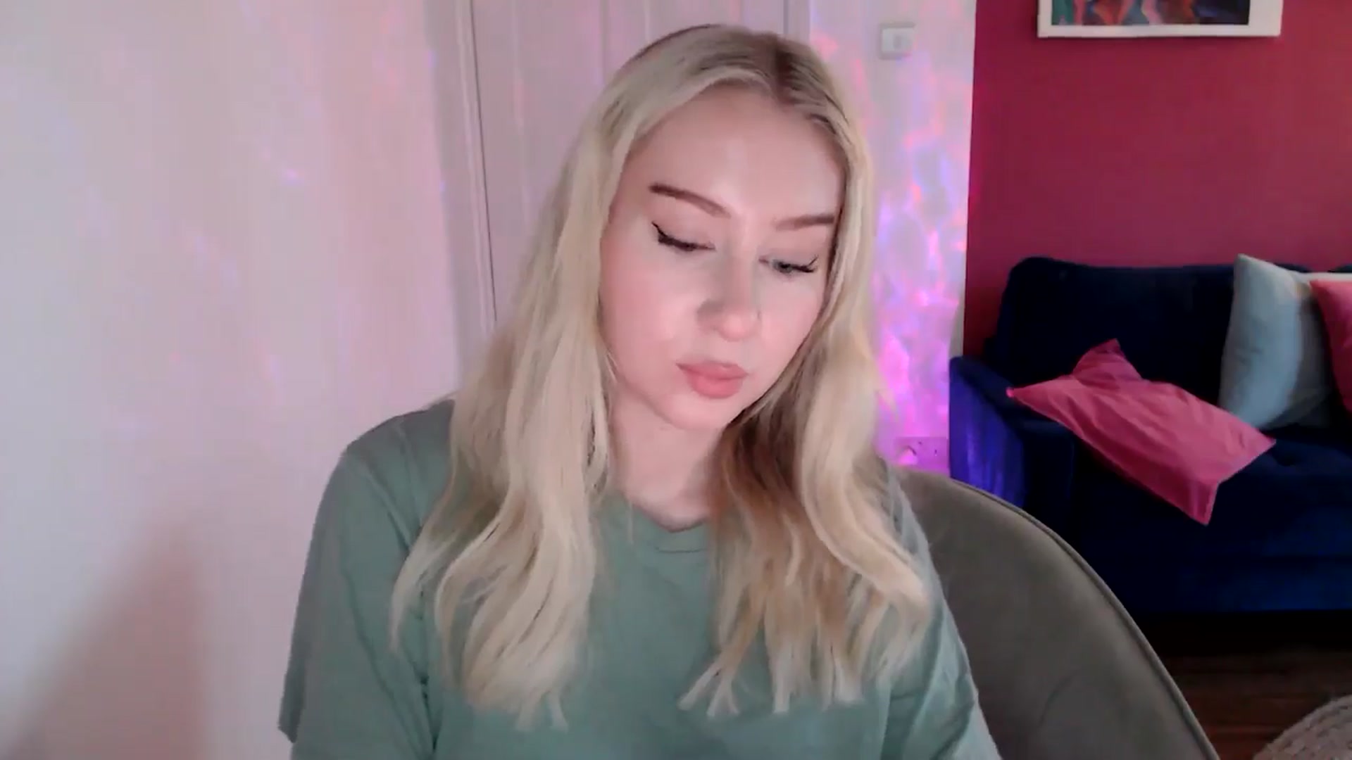 Gallery image thumbnail from PetiteAvax's myfreecams stream on, 12/12/2024, 10:15 image 18 of 20