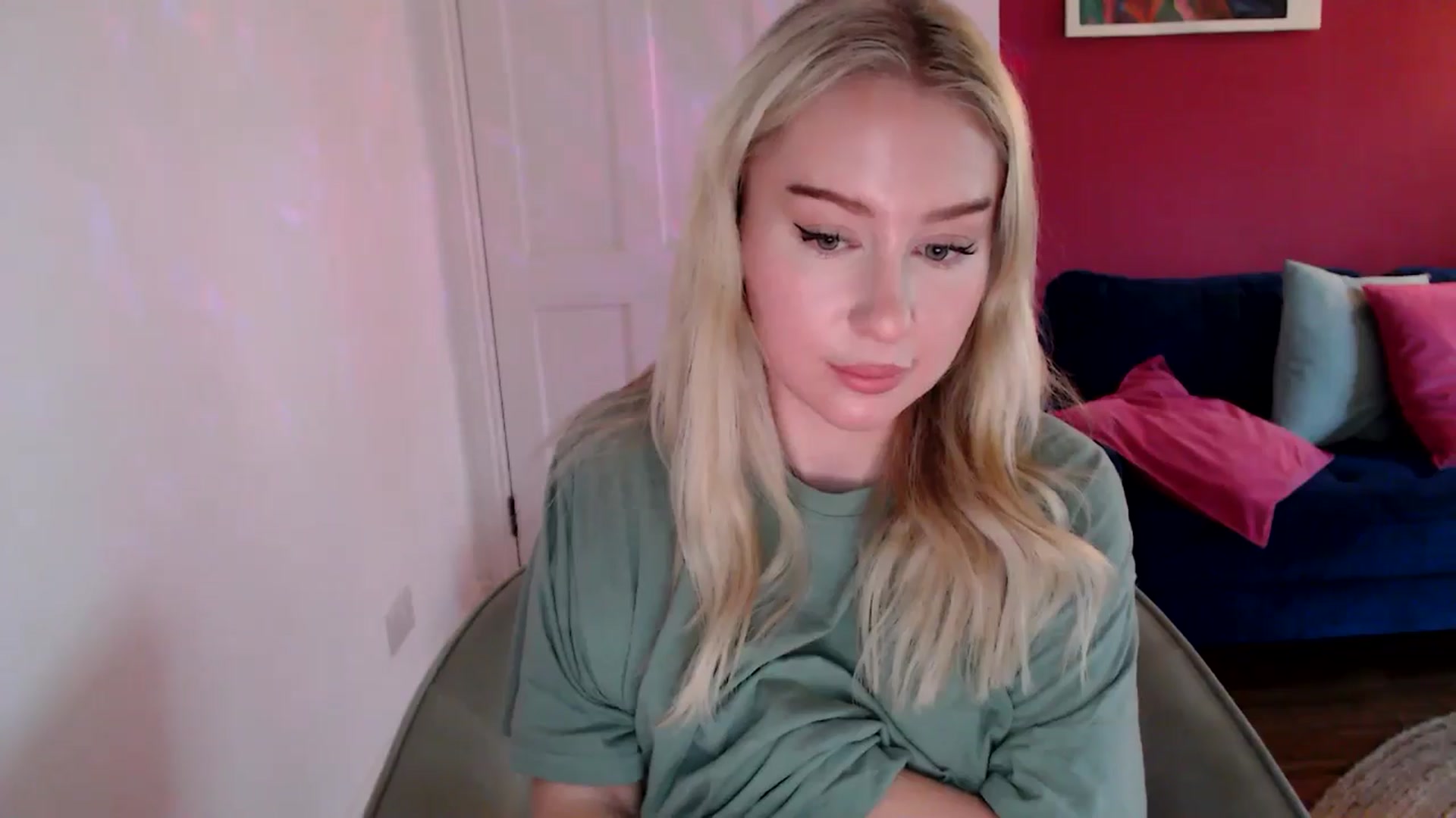 Gallery image thumbnail from PetiteAvax's myfreecams stream on, 12/12/2024, 11:25 image 14 of 20