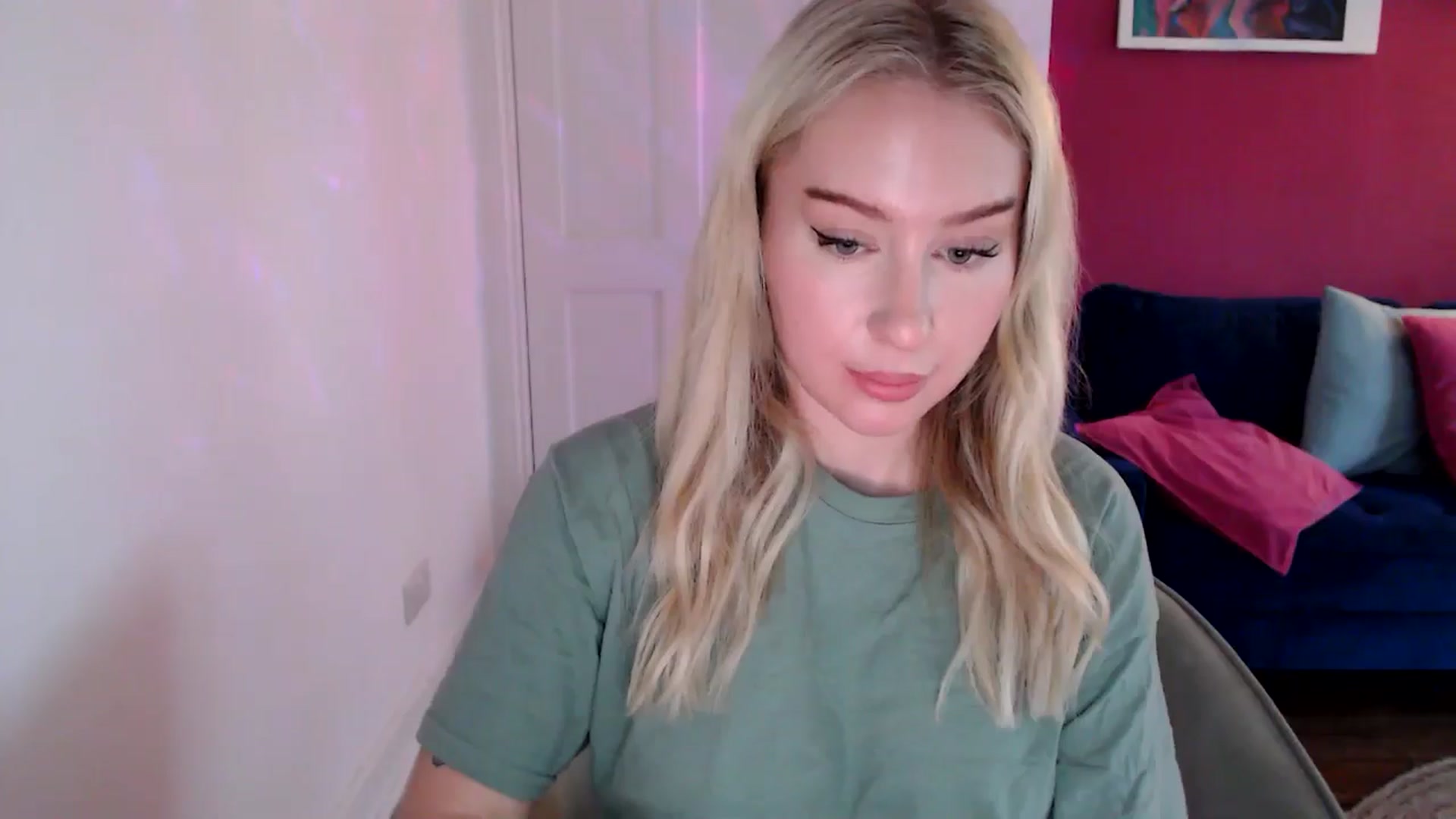 Gallery image thumbnail from PetiteAvax's myfreecams stream on, 12/12/2024, 11:25 image 16 of 20