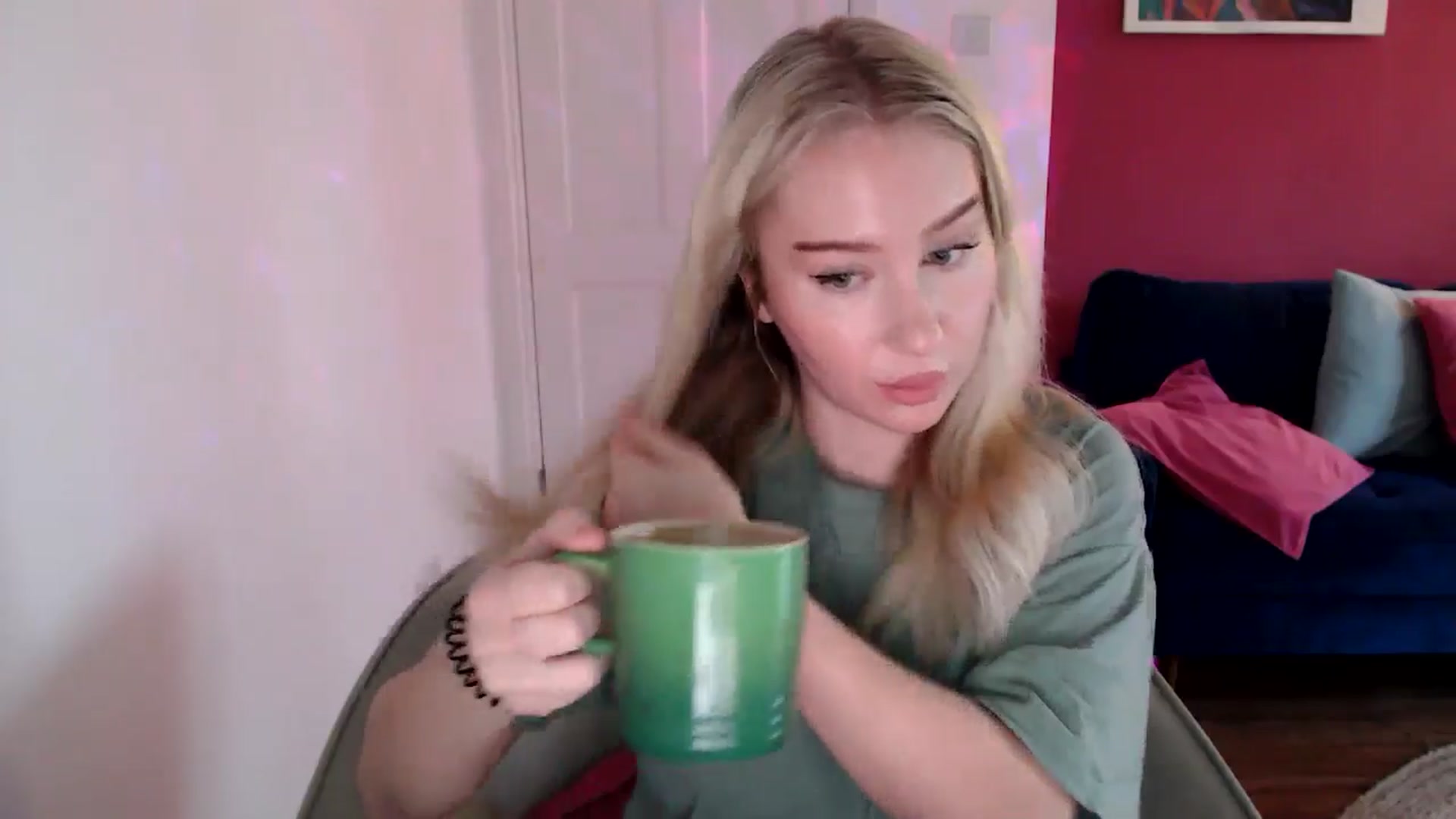 Gallery image thumbnail from PetiteAvax's myfreecams stream on, 12/12/2024, 11:25 image 8 of 20