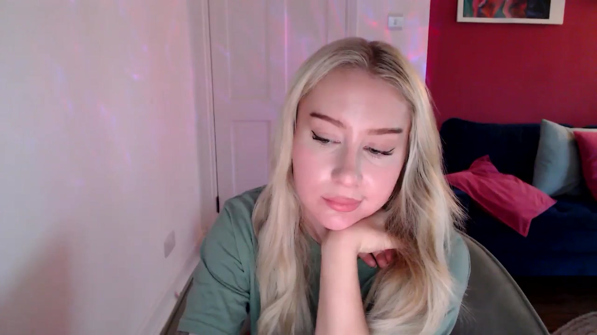Gallery image thumbnail from PetiteAvax's myfreecams stream on, 12/12/2024, 11:25 image 18 of 20