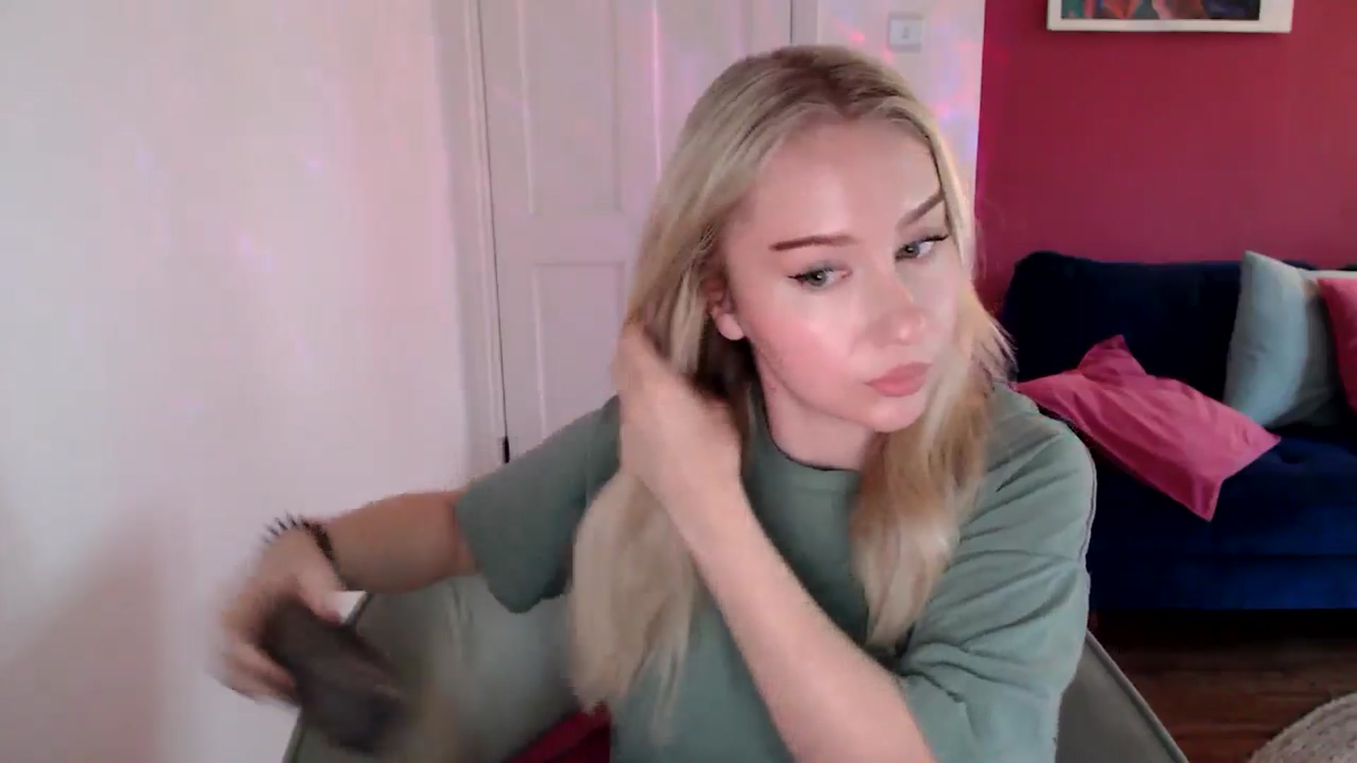 Gallery image thumbnail from PetiteAvax's myfreecams stream on, 12/12/2024, 11:25 image 11 of 20