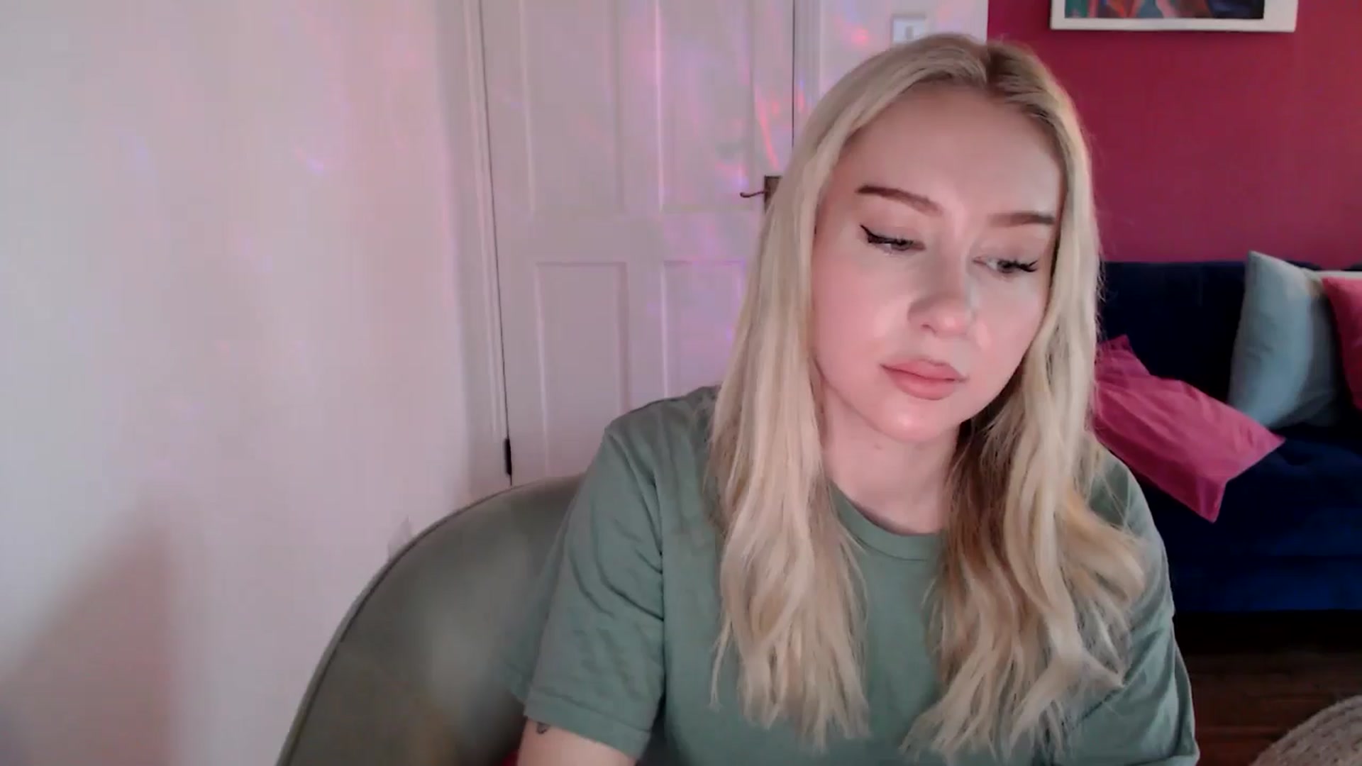 Gallery image thumbnail from PetiteAvax's myfreecams stream on, 12/12/2024, 11:25 image 7 of 20