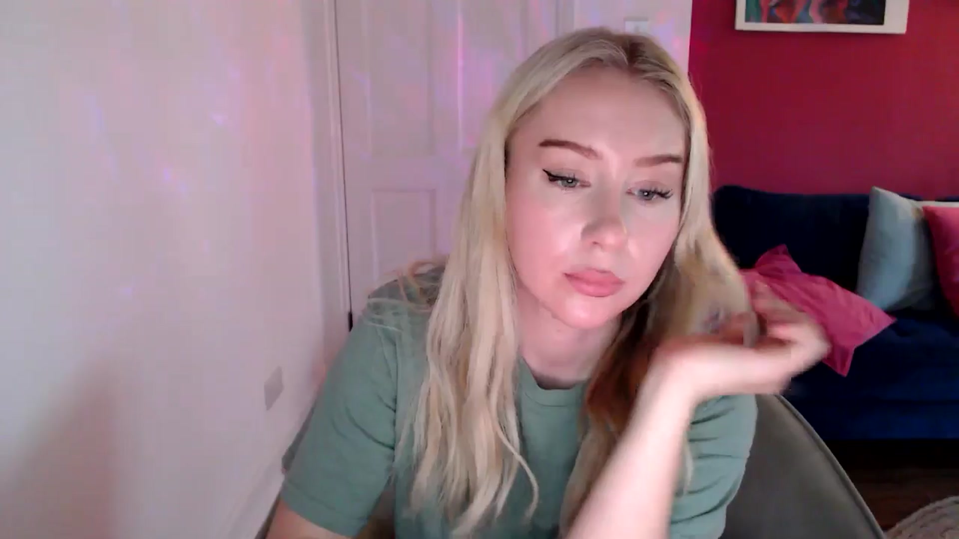 Gallery image thumbnail from PetiteAvax's myfreecams stream on, 12/12/2024, 11:25 image 17 of 20