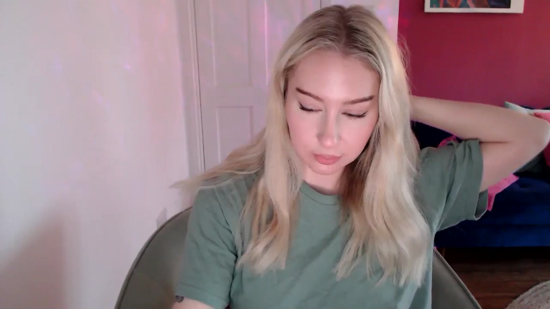 Gallery image thumbnail from PetiteAvax's myfreecams stream on, 12/12/2024, 11:25 image 9 of 20