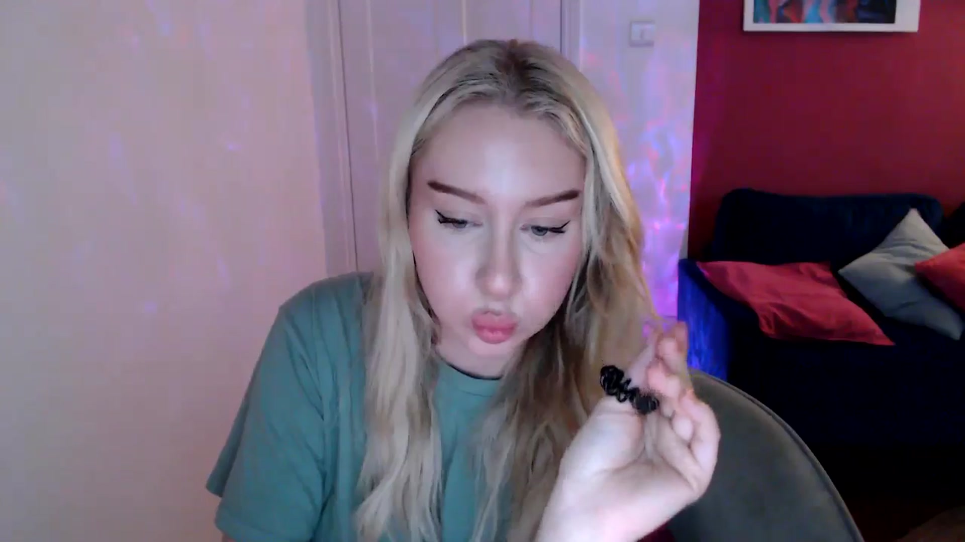 Gallery image thumbnail from PetiteAvax's myfreecams stream on, 12/12/2024, 17:31 image 20 of 20