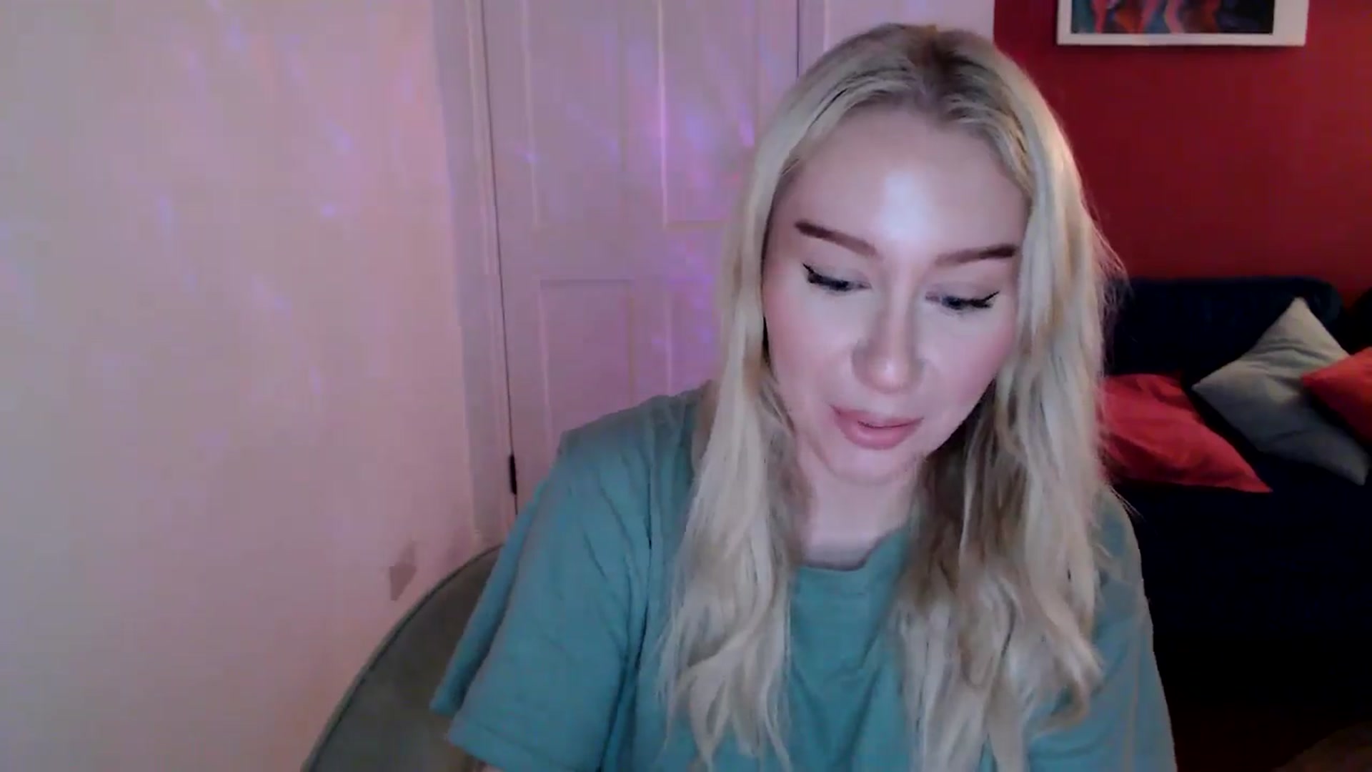 Gallery image thumbnail from PetiteAvax's myfreecams stream on, 12/12/2024, 17:31 image 14 of 20