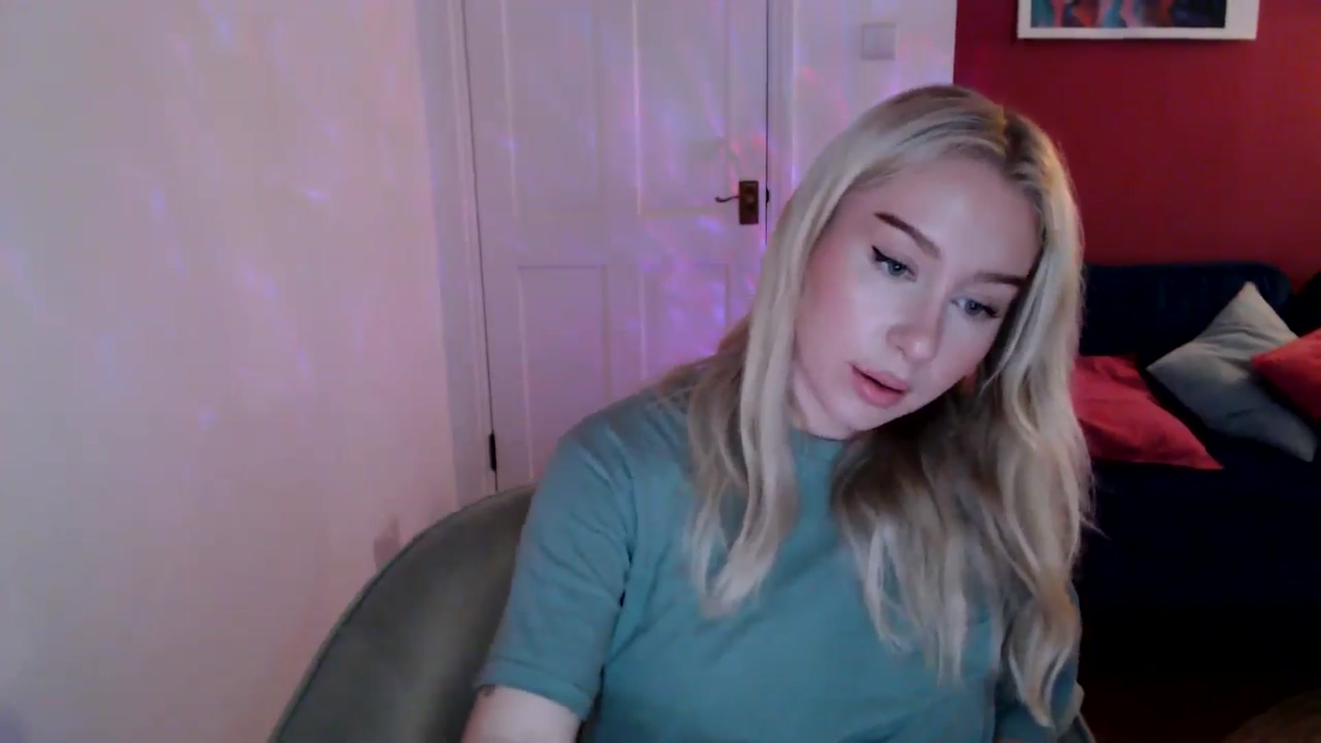 Gallery image thumbnail from PetiteAvax's myfreecams stream on, 12/12/2024, 17:31 image 6 of 20
