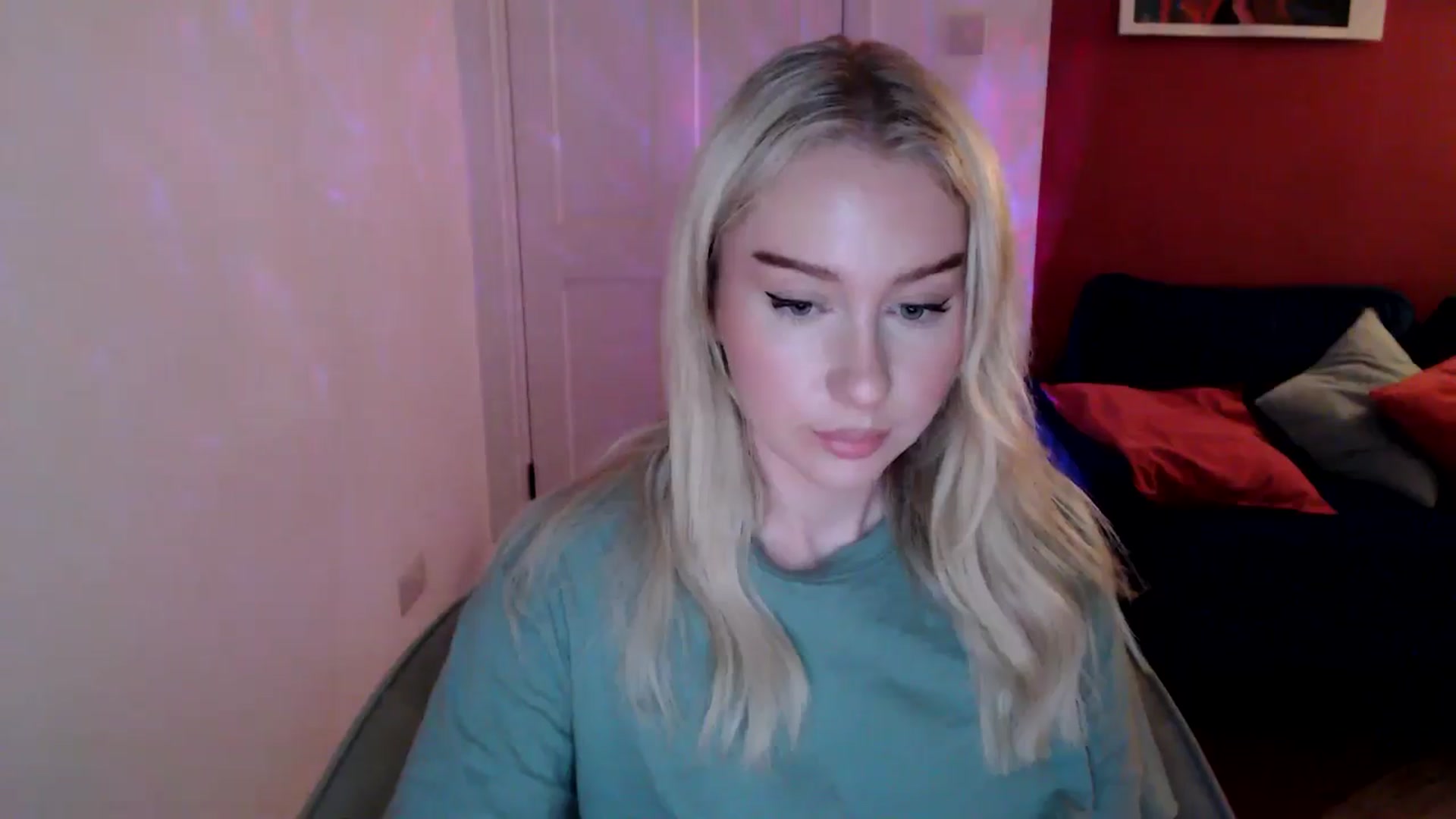 Gallery image thumbnail from PetiteAvax's myfreecams stream on, 12/12/2024, 17:31 image 3 of 20