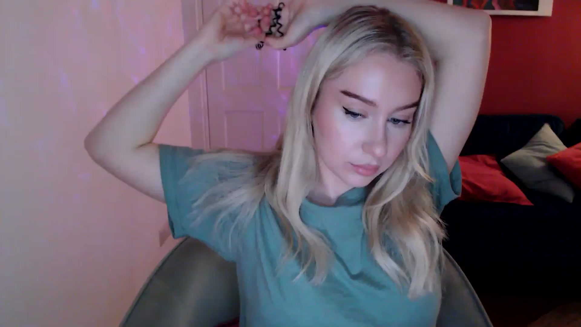 Gallery image thumbnail from PetiteAvax's myfreecams stream on, 12/12/2024, 17:31 image 1 of 20