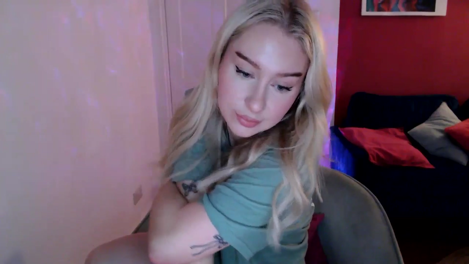 Gallery image thumbnail from PetiteAvax's myfreecams stream on, 12/12/2024, 17:31 image 16 of 20