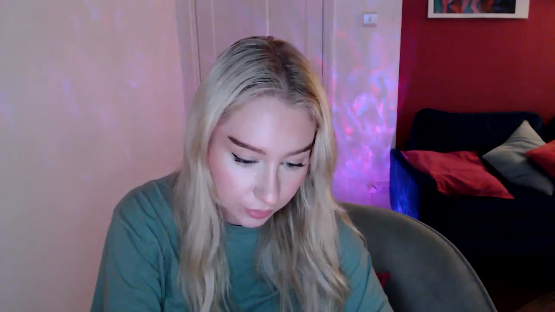 Gallery image thumbnail from PetiteAvax's myfreecams stream on, 12/12/2024, 17:31 image 18 of 20