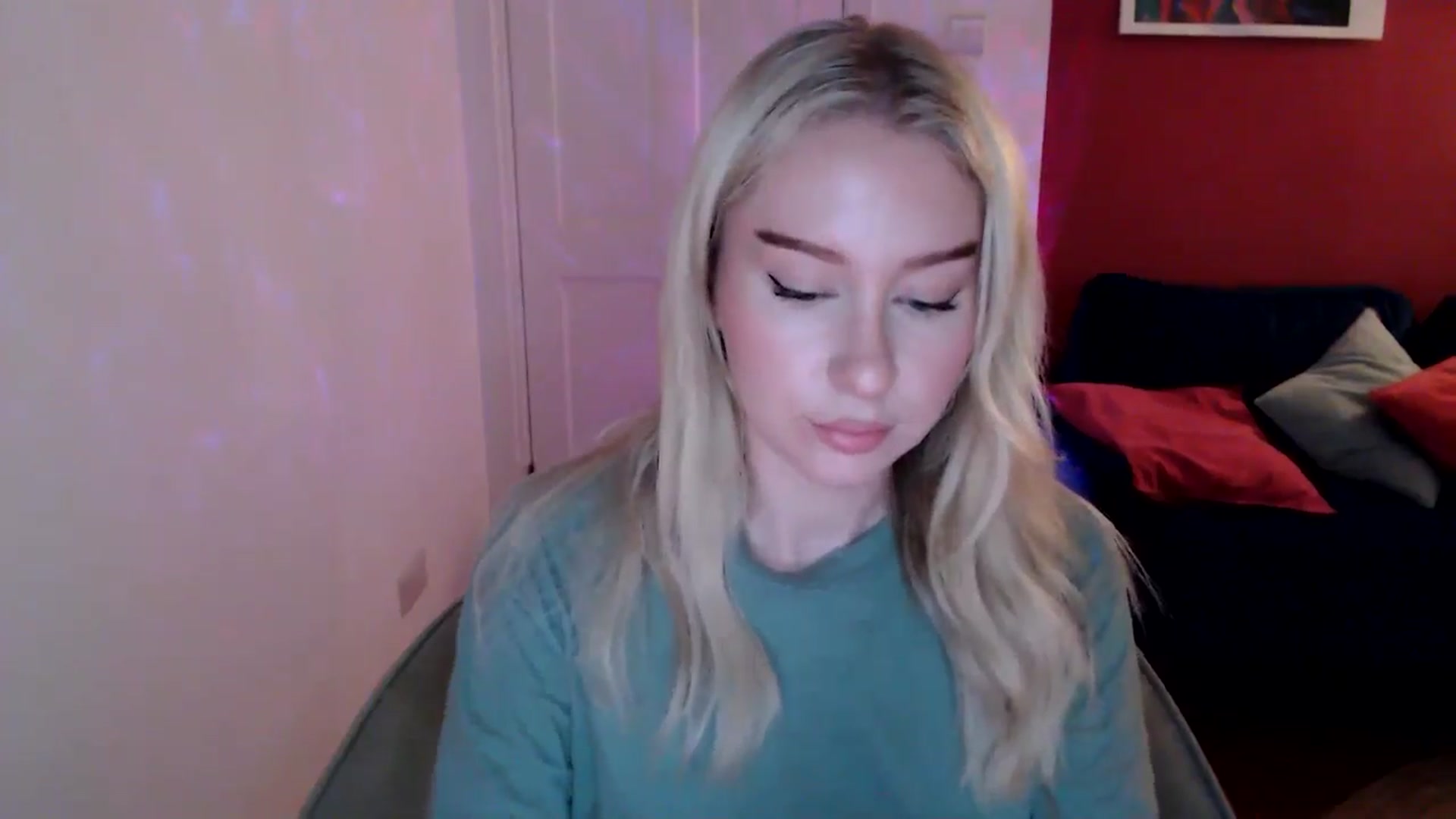 Gallery image thumbnail from PetiteAvax's myfreecams stream on, 12/12/2024, 17:31 image 2 of 20