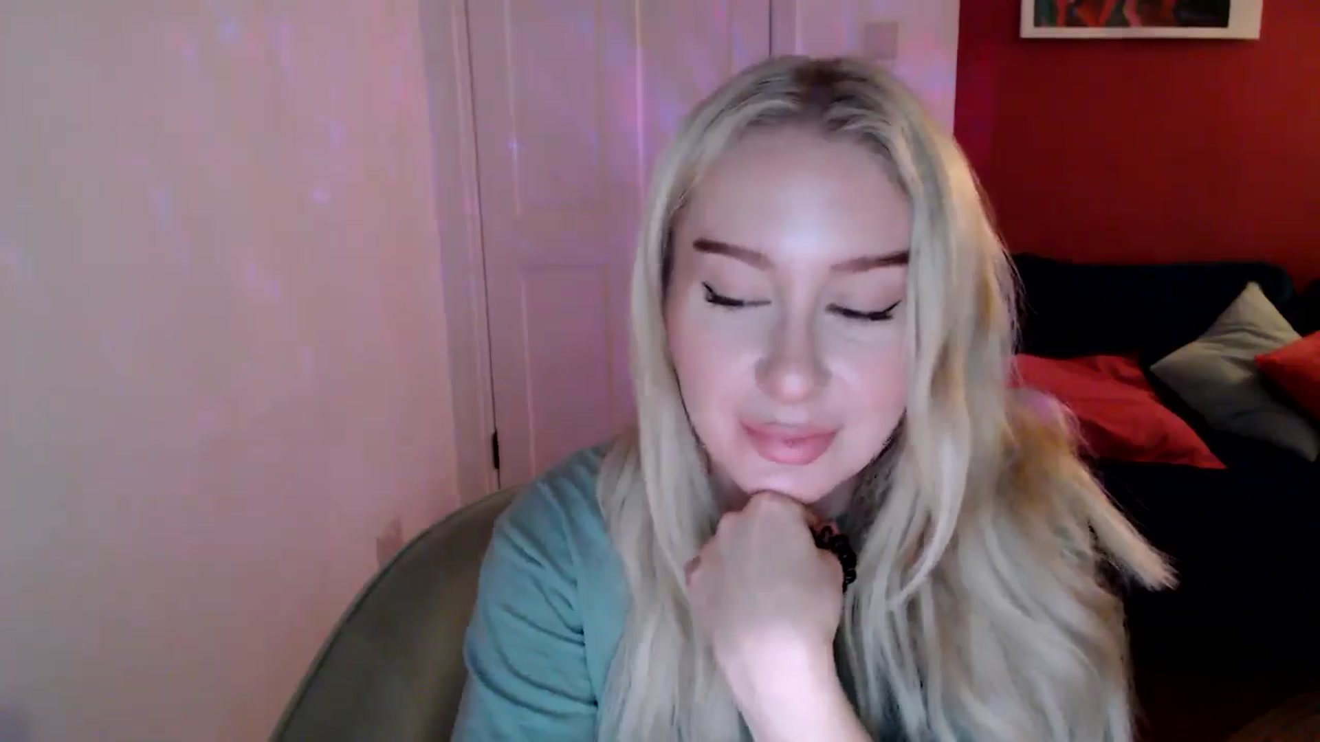 Gallery image thumbnail from PetiteAvax's myfreecams stream on, 12/12/2024, 17:31 image 7 of 20
