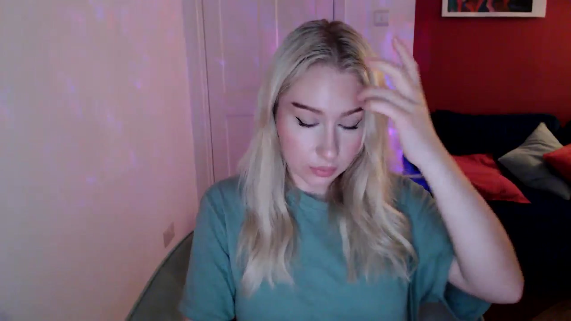 Gallery image thumbnail from PetiteAvax's myfreecams stream on, 12/12/2024, 17:31 image 9 of 20