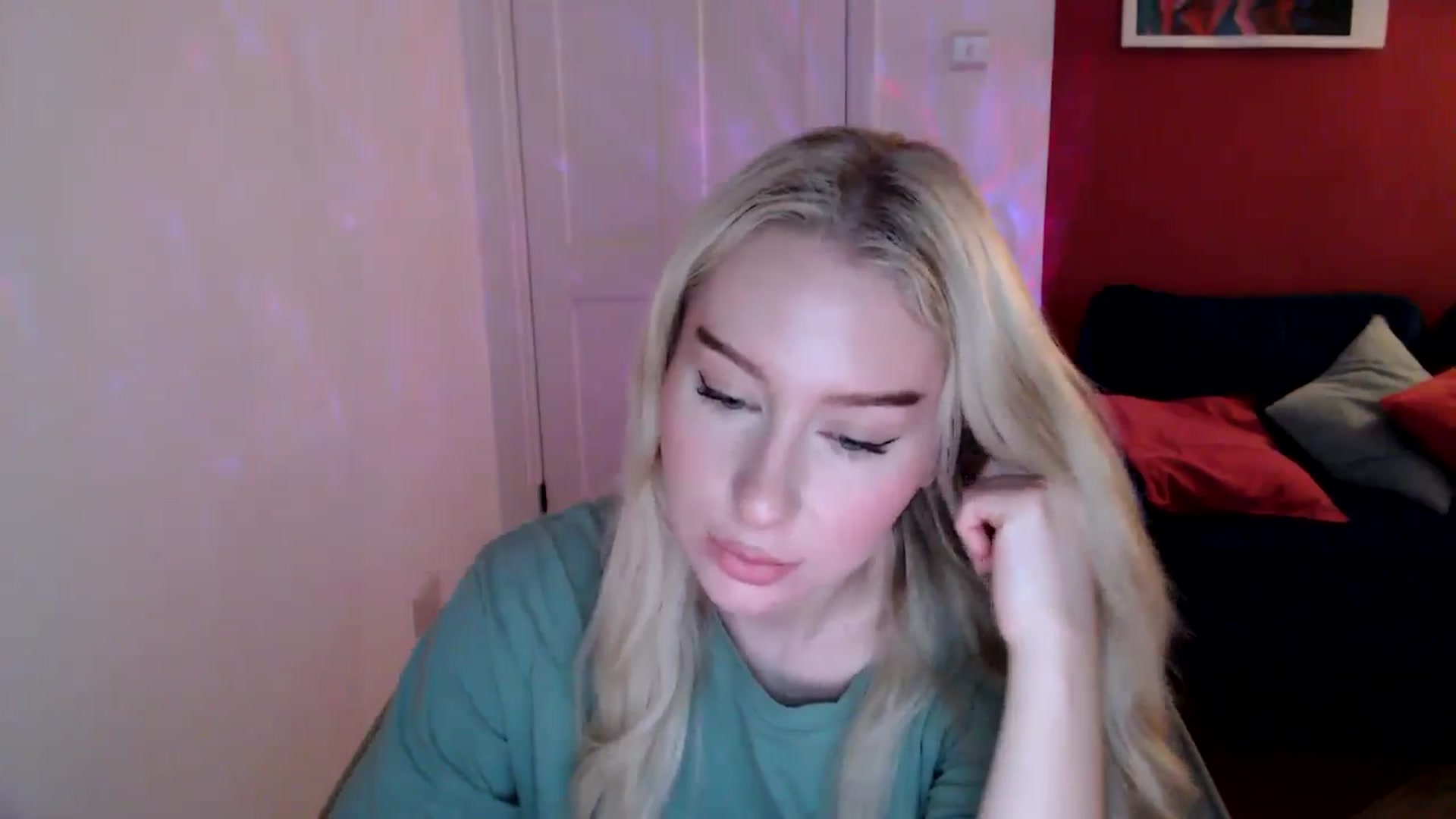 Gallery image thumbnail from PetiteAvax's myfreecams stream on, 12/12/2024, 17:31 image 12 of 20